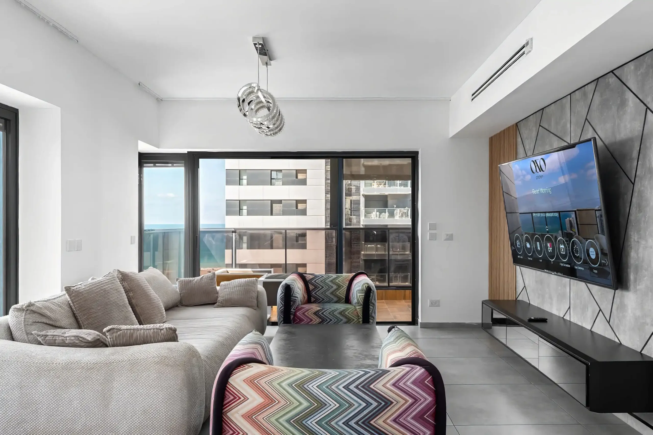 Luxury 4BR Tower Apartment with Panoramic Sea View, Parking & Mamad in Bat Yam