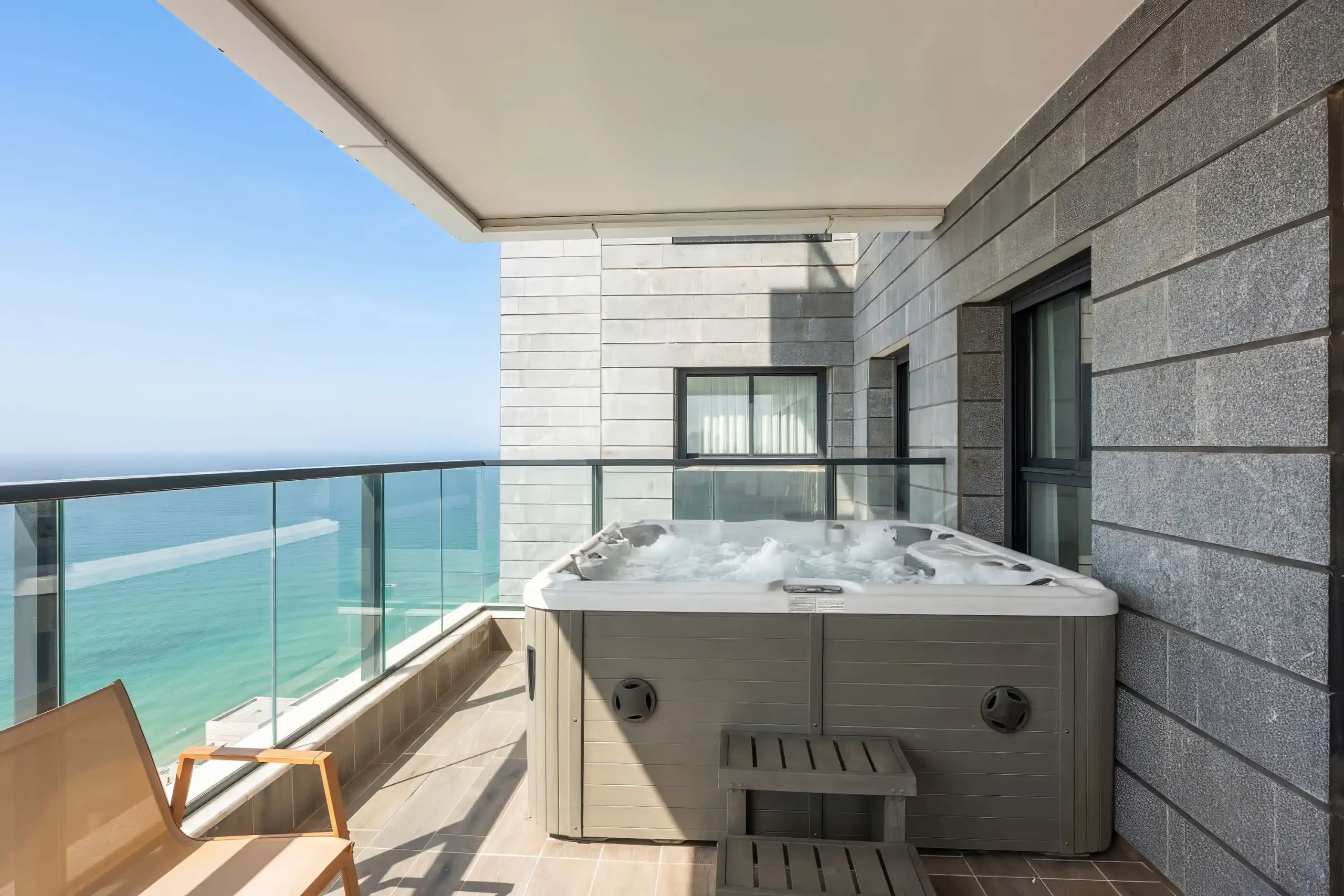 Luxury 5BR Penthouse with Sea-View Balcony, Jacuzzi, Parking & Mamad in Bat Yam