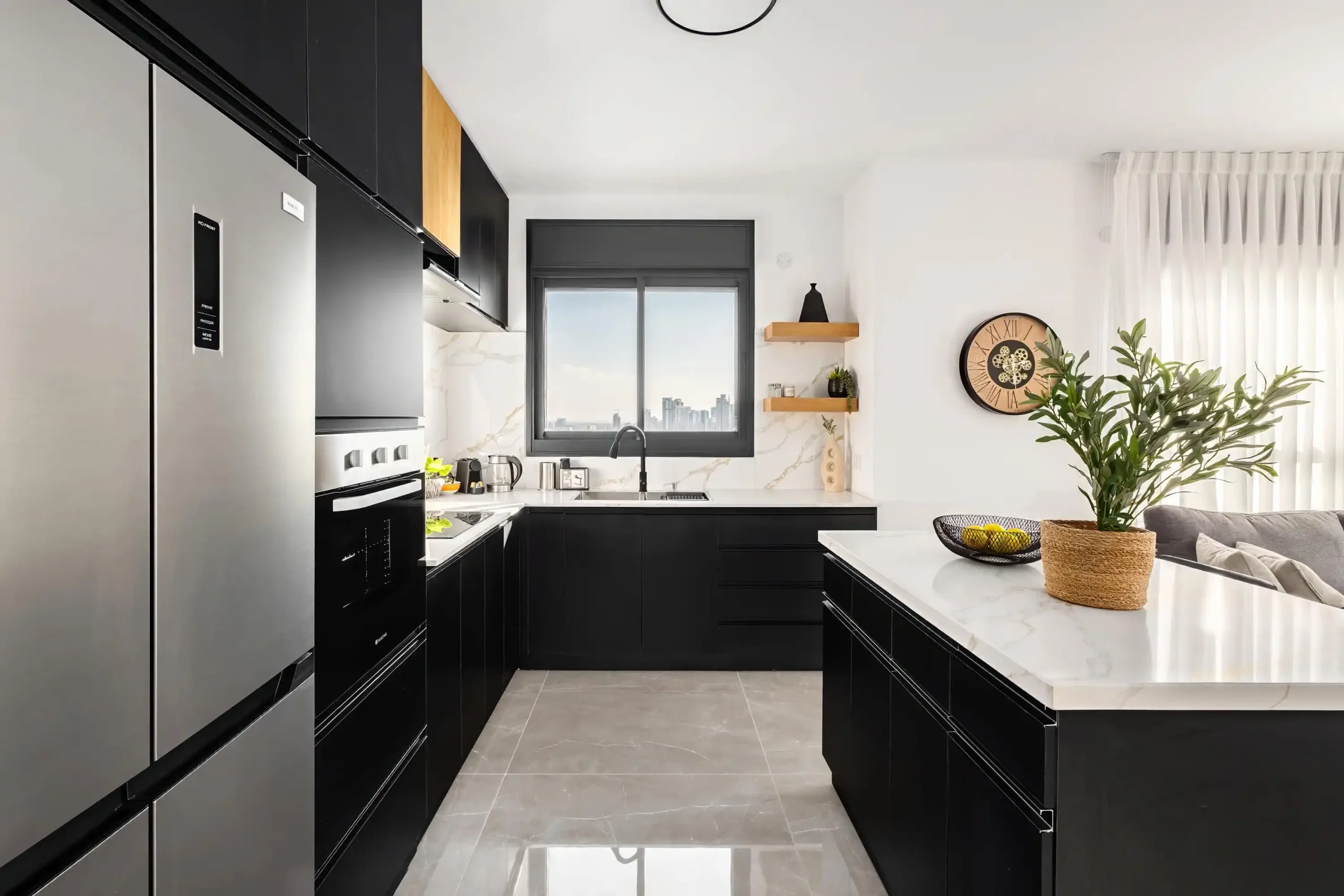 Luxury 4-Bedroom Apartment with Breathtaking Sea Views, Balcony and Mamad in Bat Yam