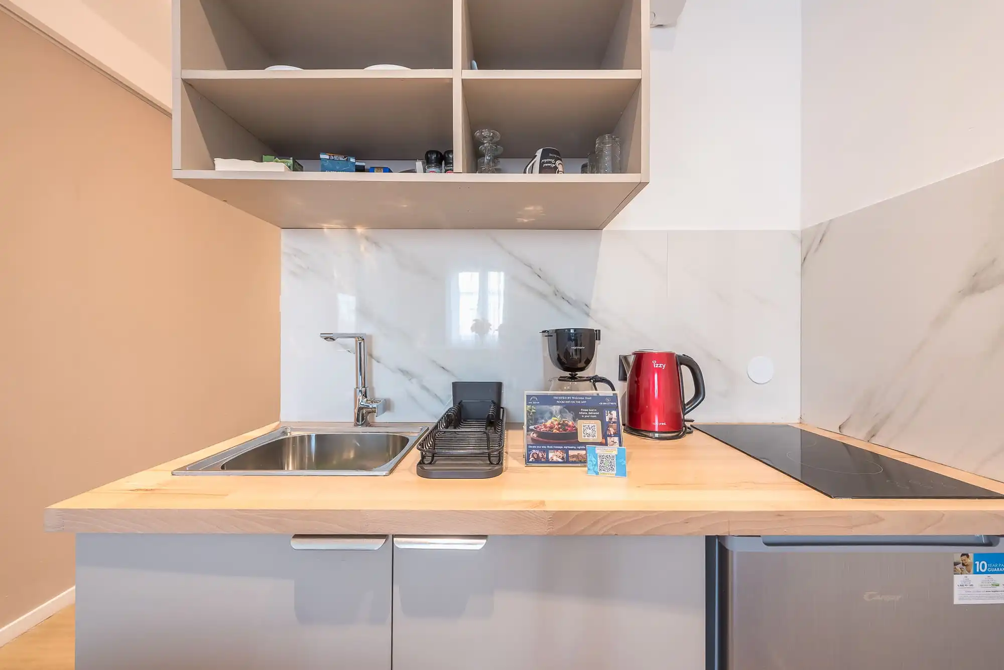 Stylish Studio in Central Athens with King Bed and Workspace