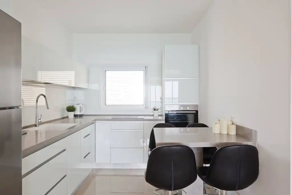 Luxury 3-Bedroom Beachfront Apartment with Amazing Sea View, Parking and Mamad in Bat Yam