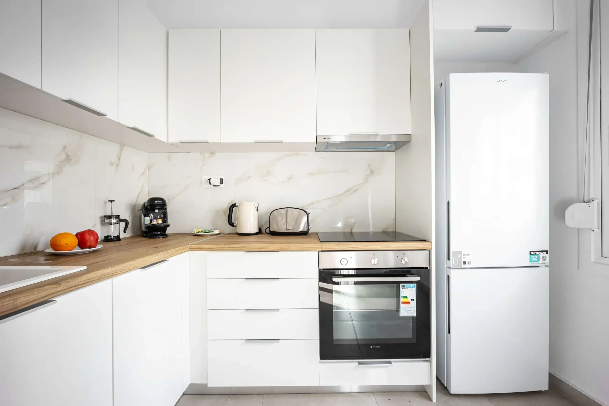 Warm and Stylish 1-Bedroom Apartment in Athens with King Bed and Sofa Bed