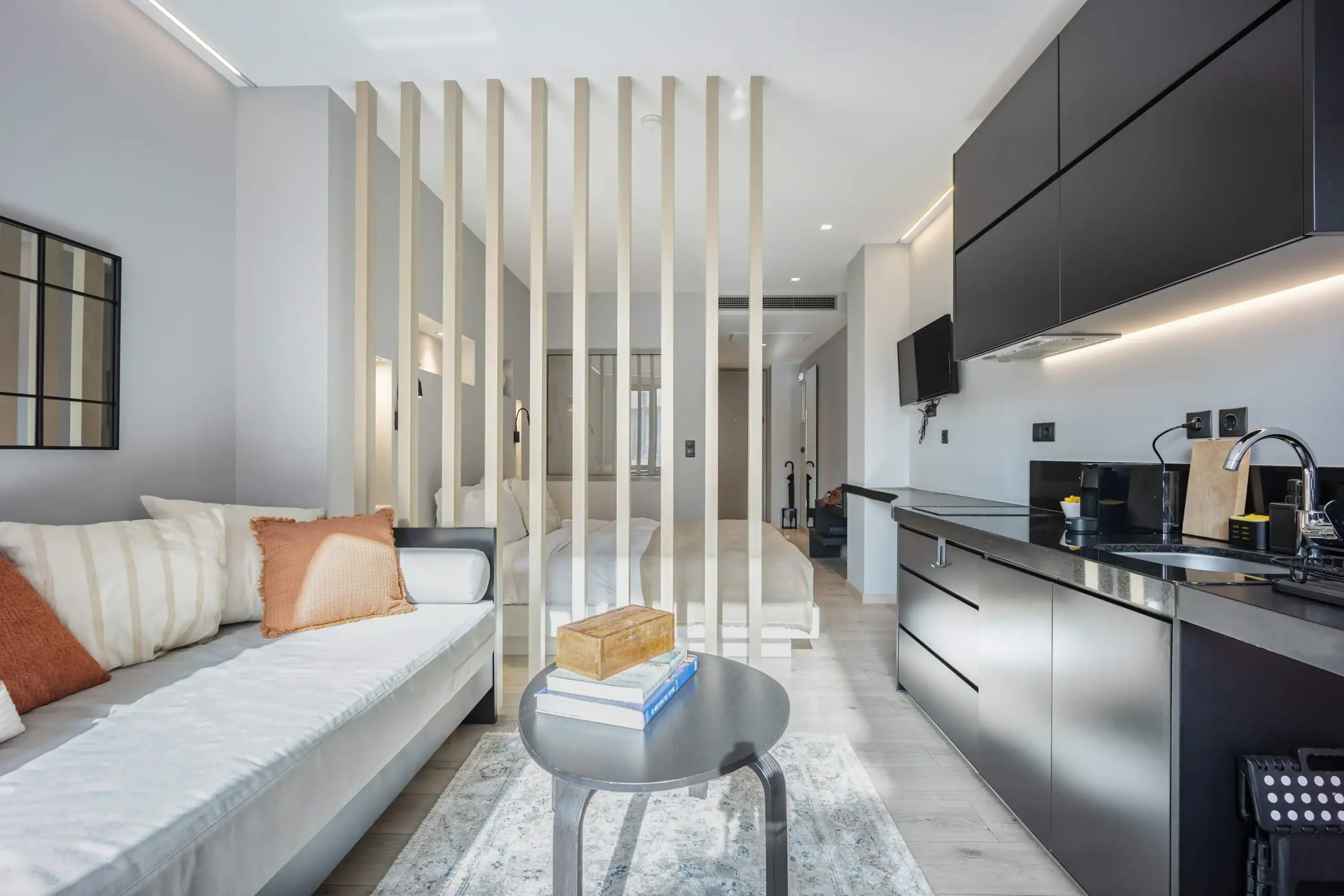 Cozy and Spacious Studio in Psirri with Acropolis View and Sofa Bed