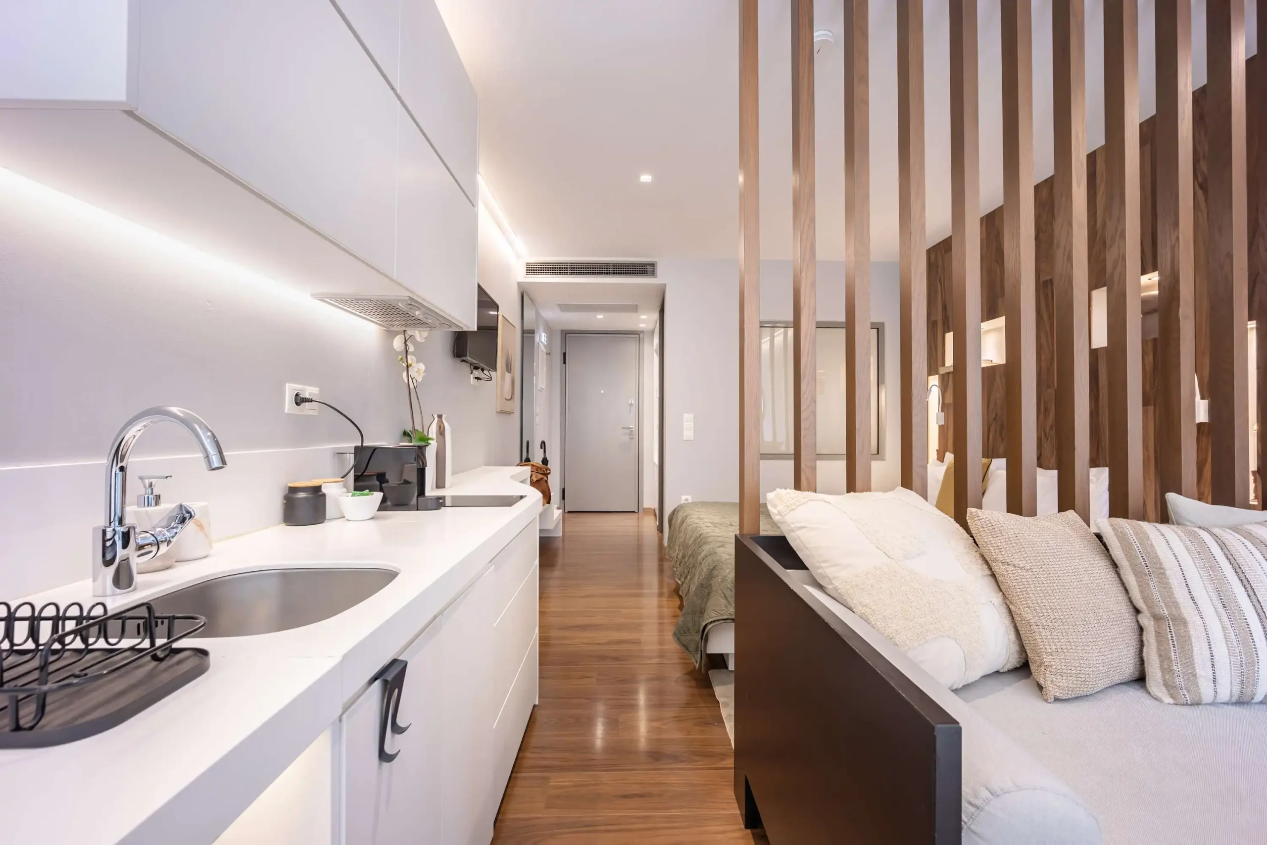 Bright and Modern Studio in Central Psirri with King Bed and Sofa Bed