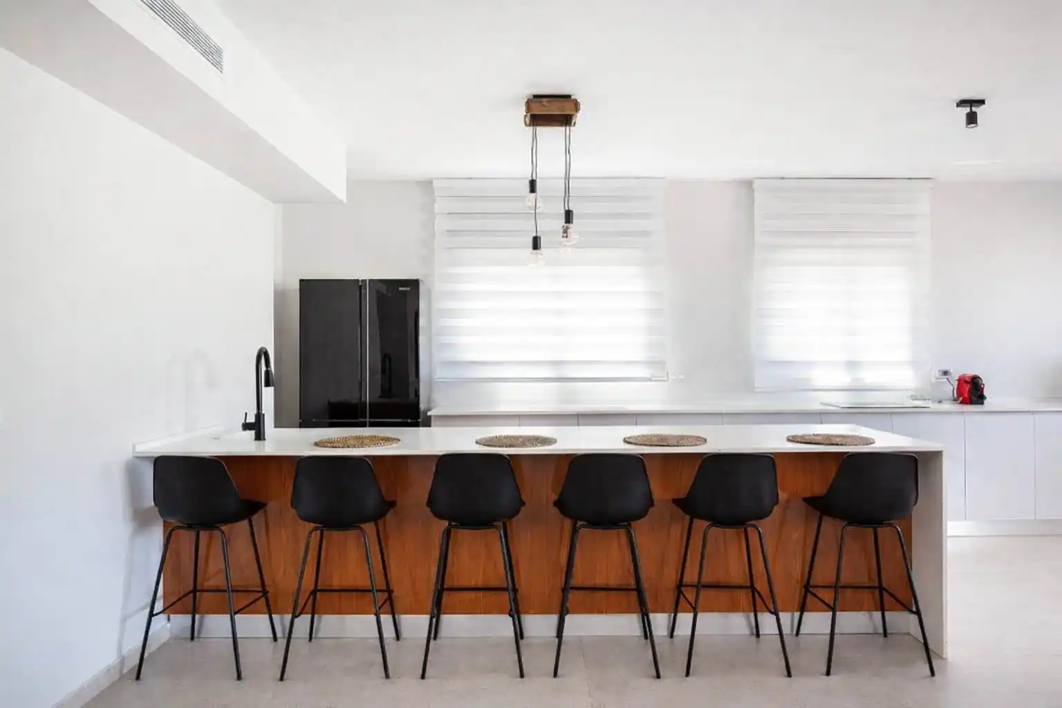 Luxury 3-Bedroom Beachside Apartment with Huge Patio and Mamad in Bat Yam