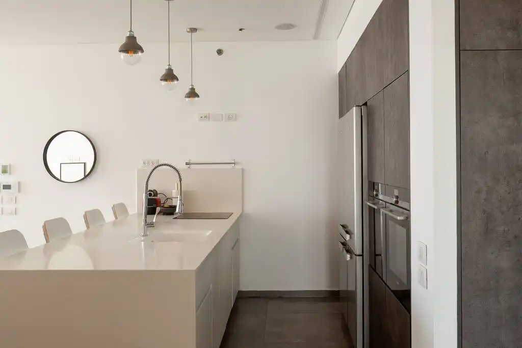 Luxury 4-Bedroom Penthouse with Jacuzzi, Sea View and Mamad in Bat Yam