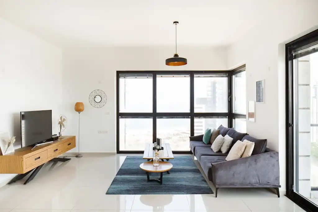 Modern Luxury 3-Bedroom Tower Apartment with Sea View, Parking and Mamad in Bat Yam