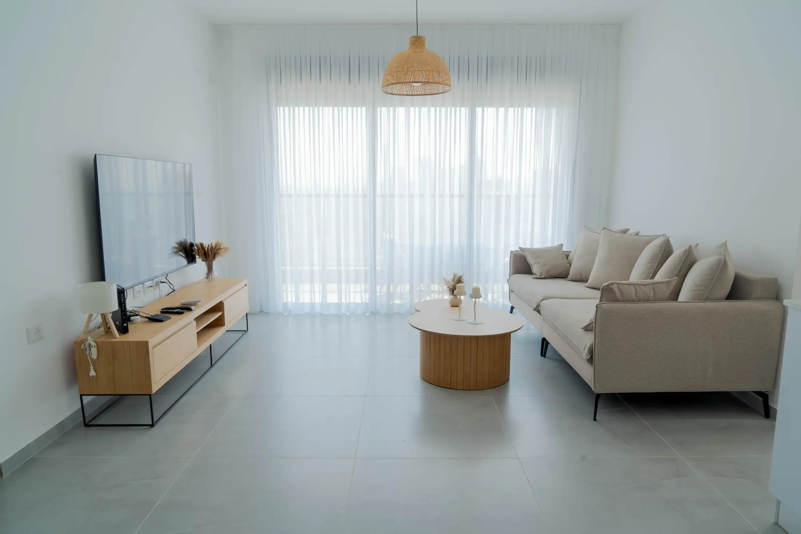 Luxury 4-Bedroom Tower Apartment with Panoramic Sea Views, Balcony and Mamad in Bat Yam