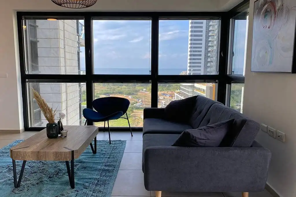 Modern 3-Bedroom Tower Apartment with Spectacular Sea View, Parking and Mamad in Bat Yam