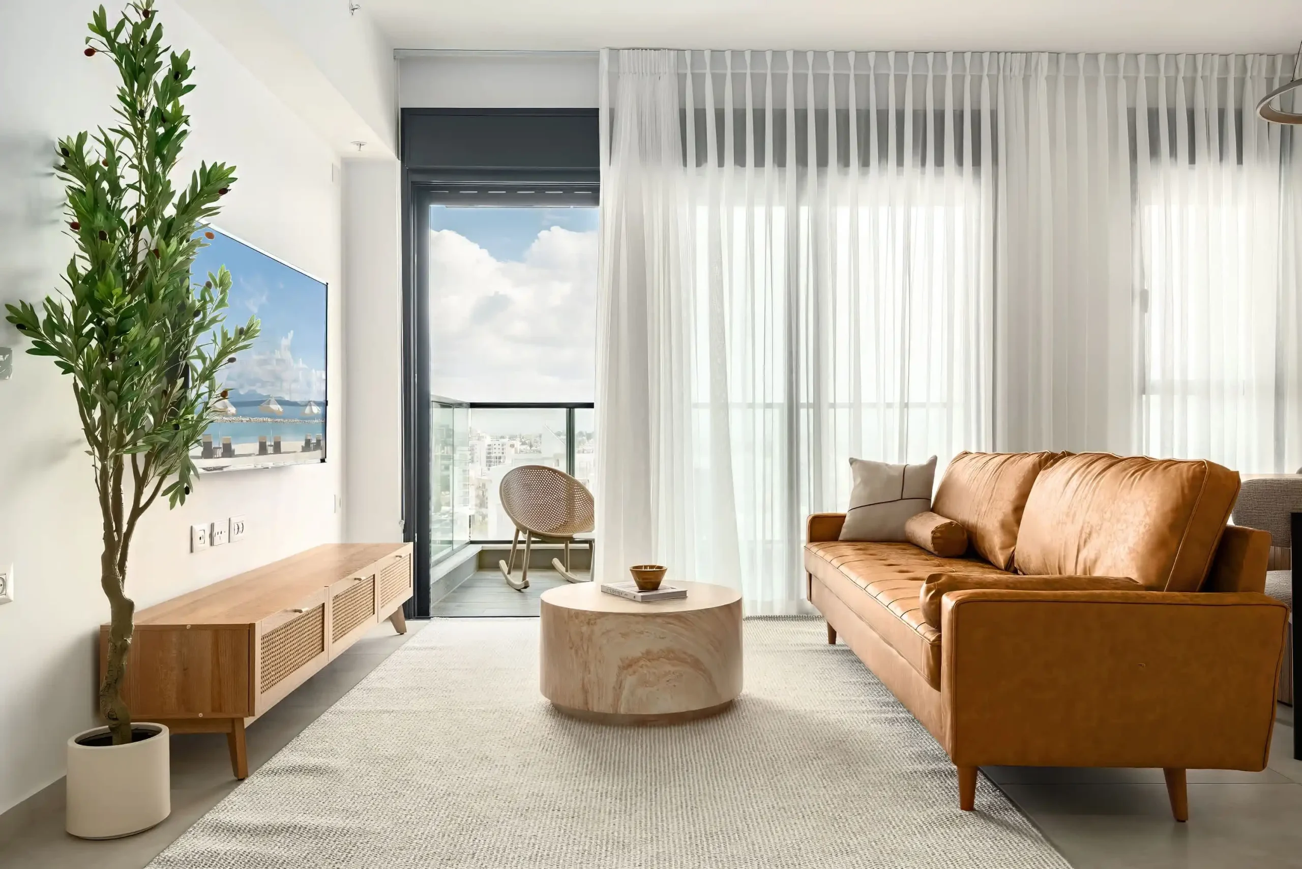 Luxury 2-Bedroom Apartment Steps from the Beach with Balcony and Mamad in Bat Yam