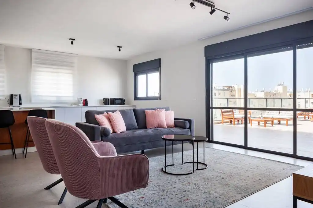 Luxury 3-Bedroom Beachside Apartment with Huge Patio and Mamad in Bat Yam