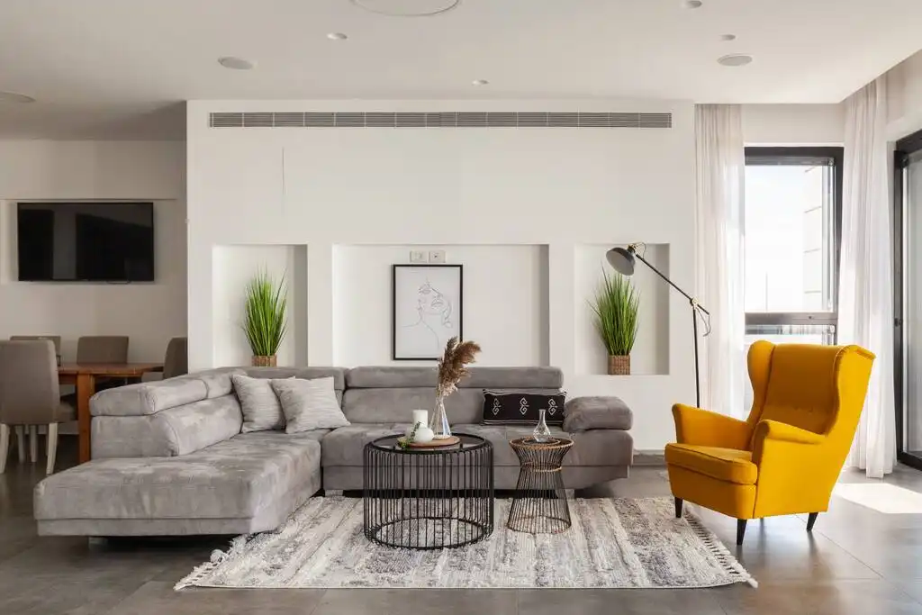 Luxury 4-Bedroom Penthouse with Jacuzzi, Sea View and Mamad in Bat Yam