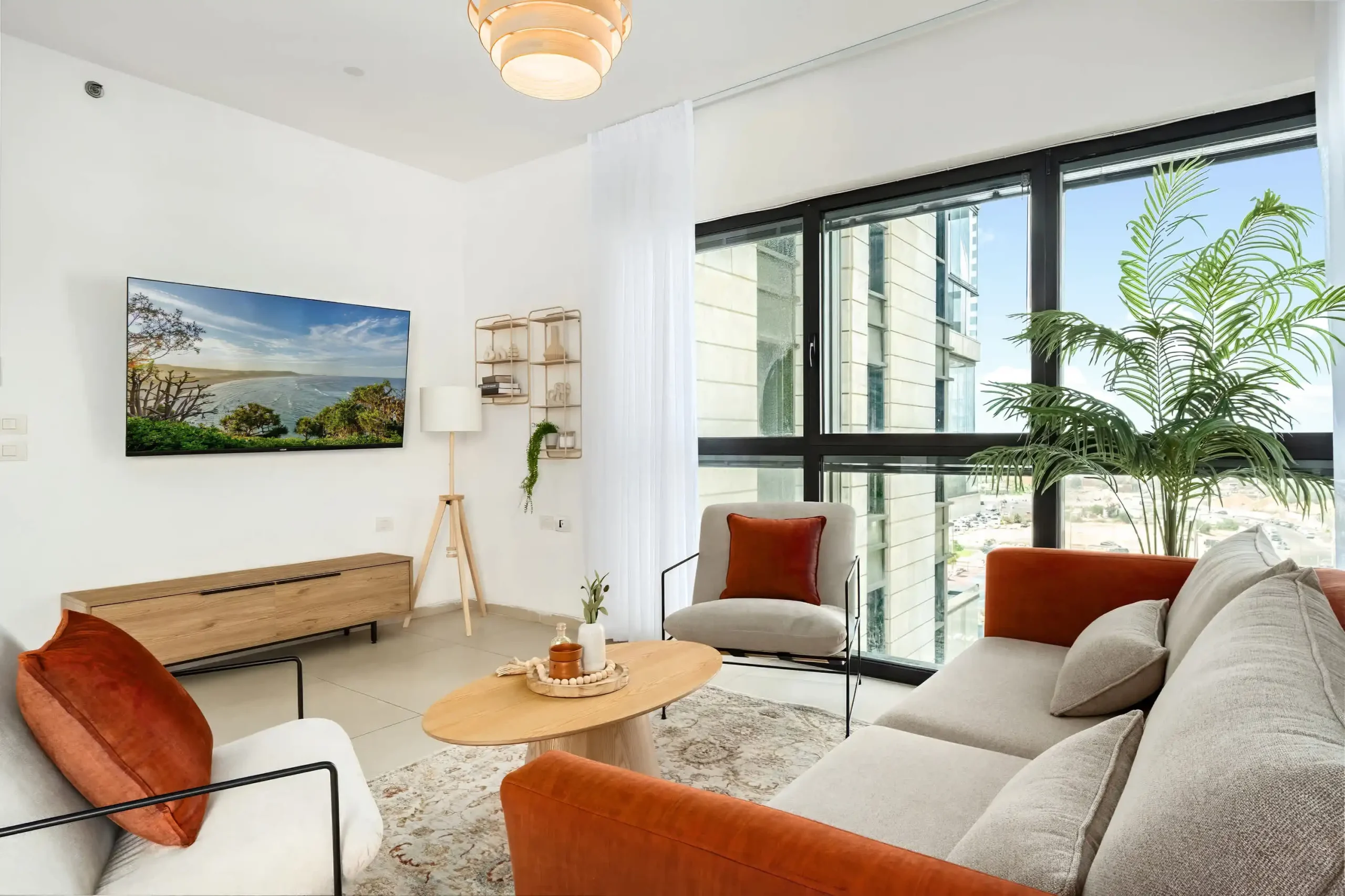 Stylish Luxury 3-Bedroom Tower Apartment with Sea View, Parking and Mamad in Bat Yam