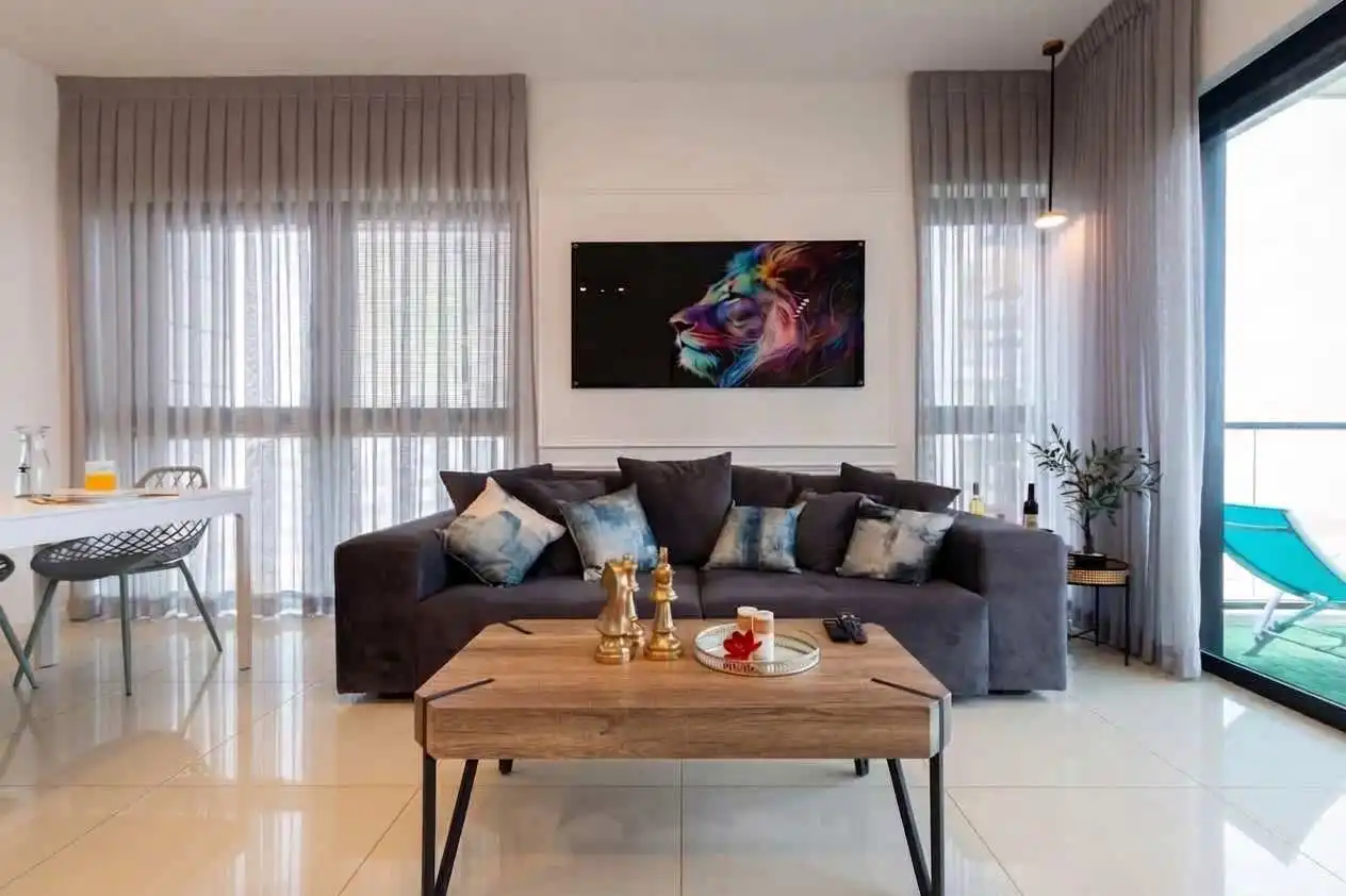 Luxury 3-Bedroom Seafront Apartment in a Prestigious Tower with Parking and Mamad in Bat Yam