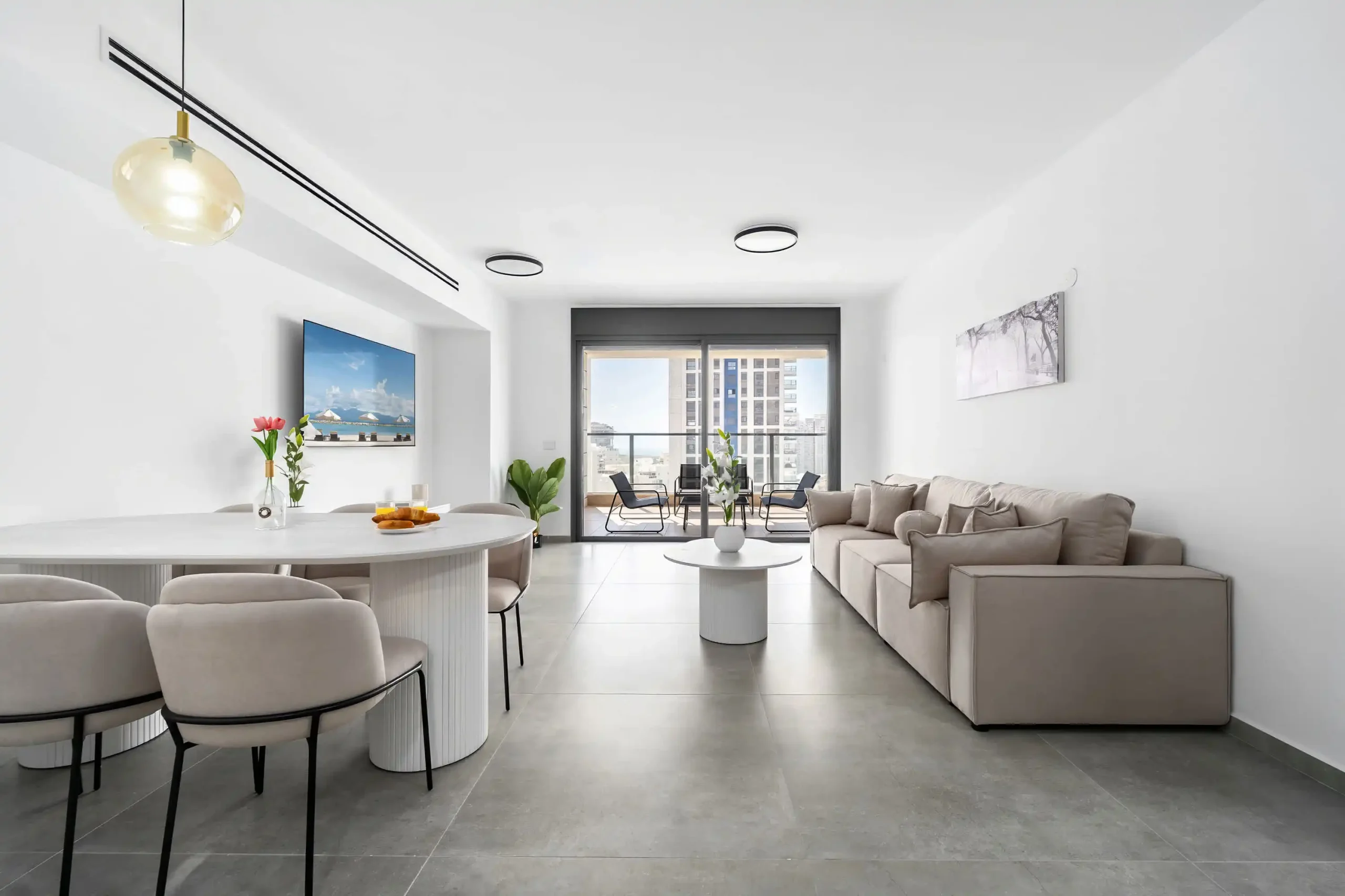 Spacious 4-Bedroom Apartment with Balcony, Parking and Mamad in Bat Yam