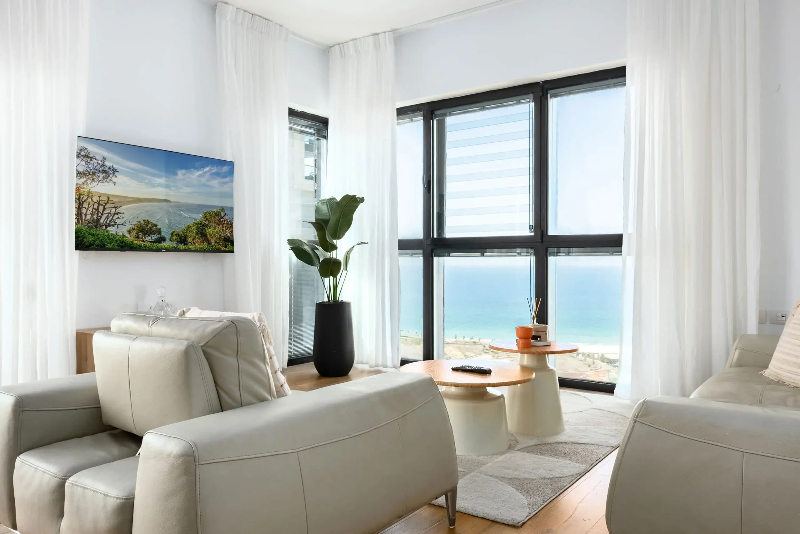 Premium 3-Bedroom Tower Apartment with Sea View, Parking and Mamad in Bat Yam