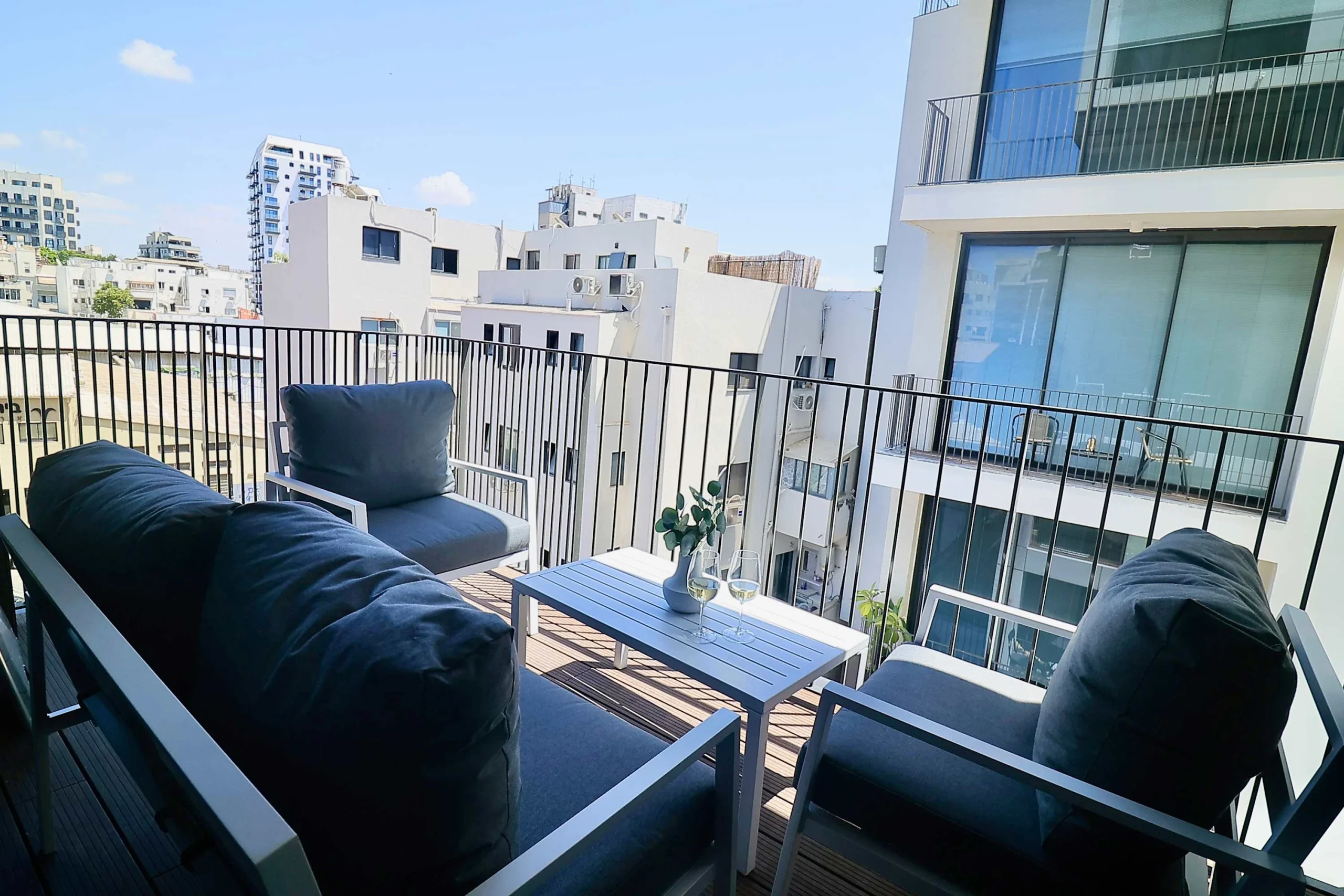 Luxury 2BR with Balcony, Parking & Mamak in Florentin
