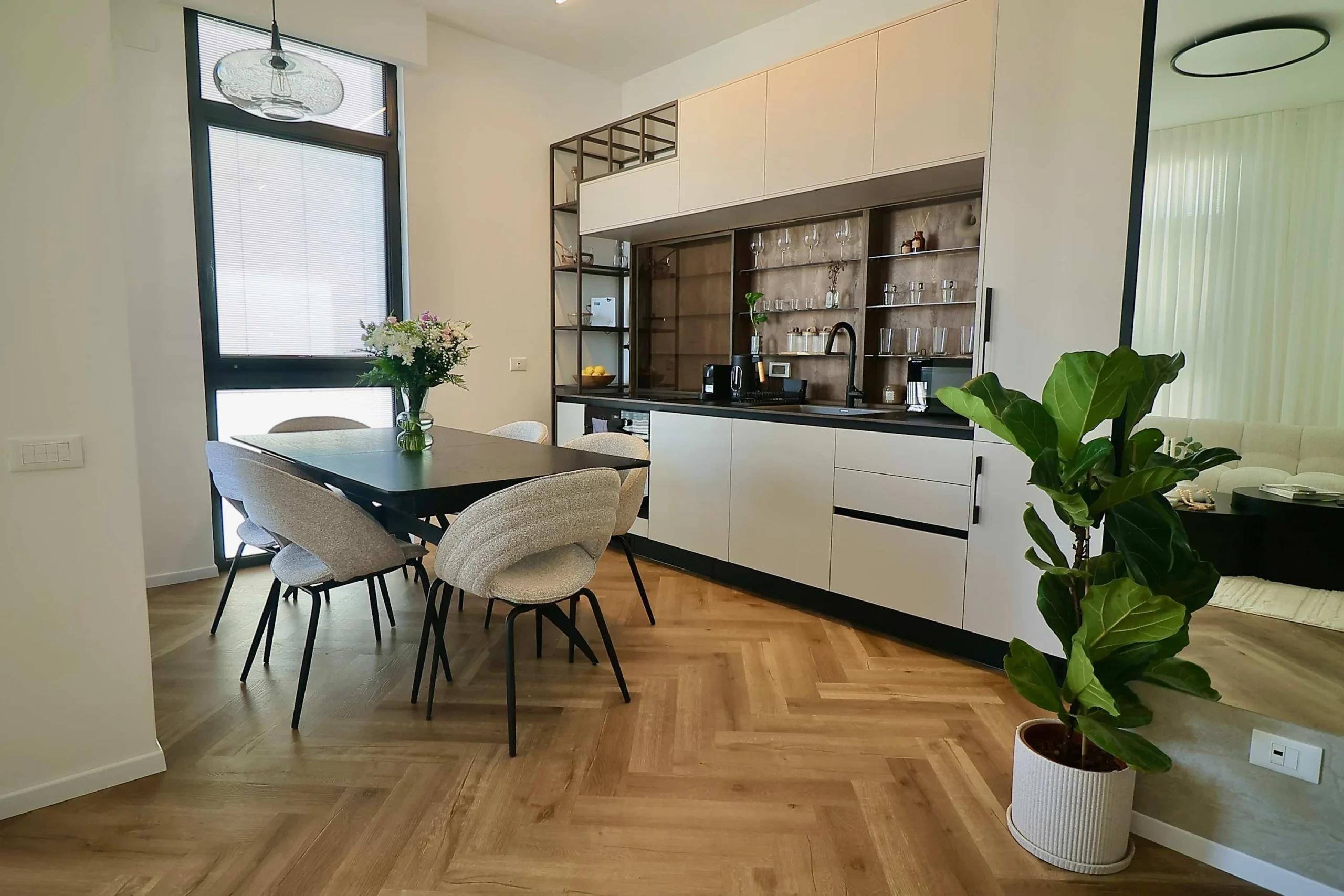 Luxury 2BR with Balcony, Parking & Mamak in Florentin
