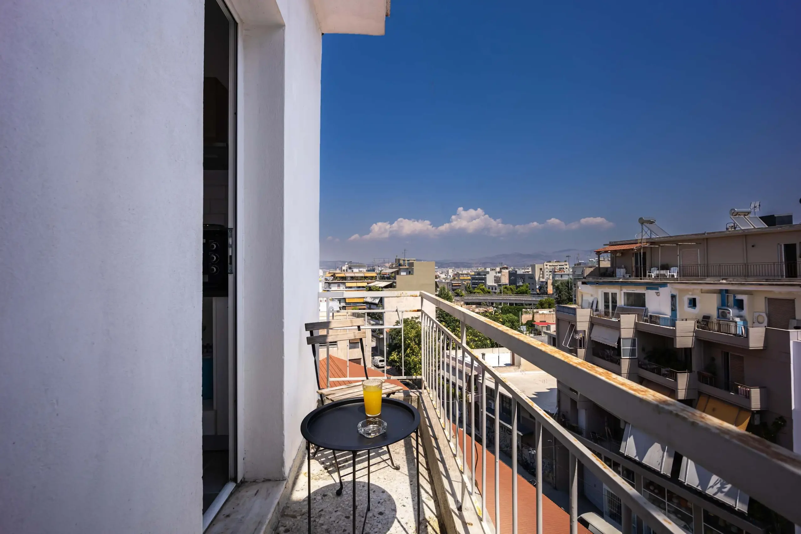 Spacious Gazi Studio with Balcony, Steps from the Acropolis