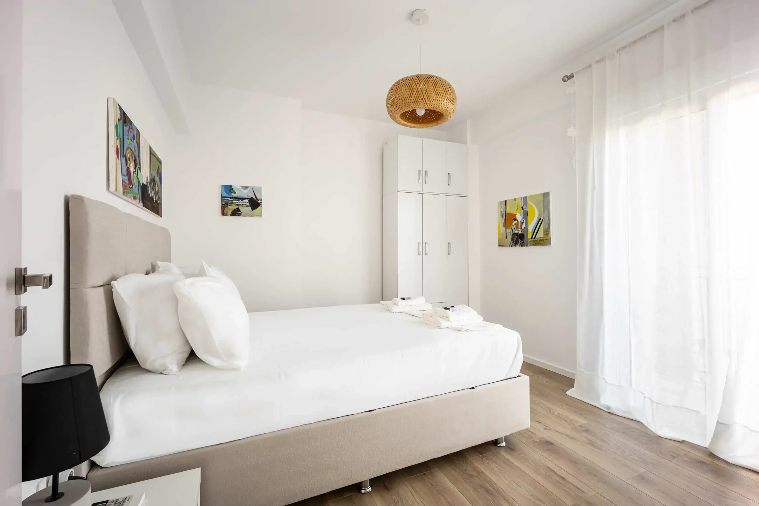 Bright and Stylish 2-Bedroom Apartment with Acropolis View Balcony