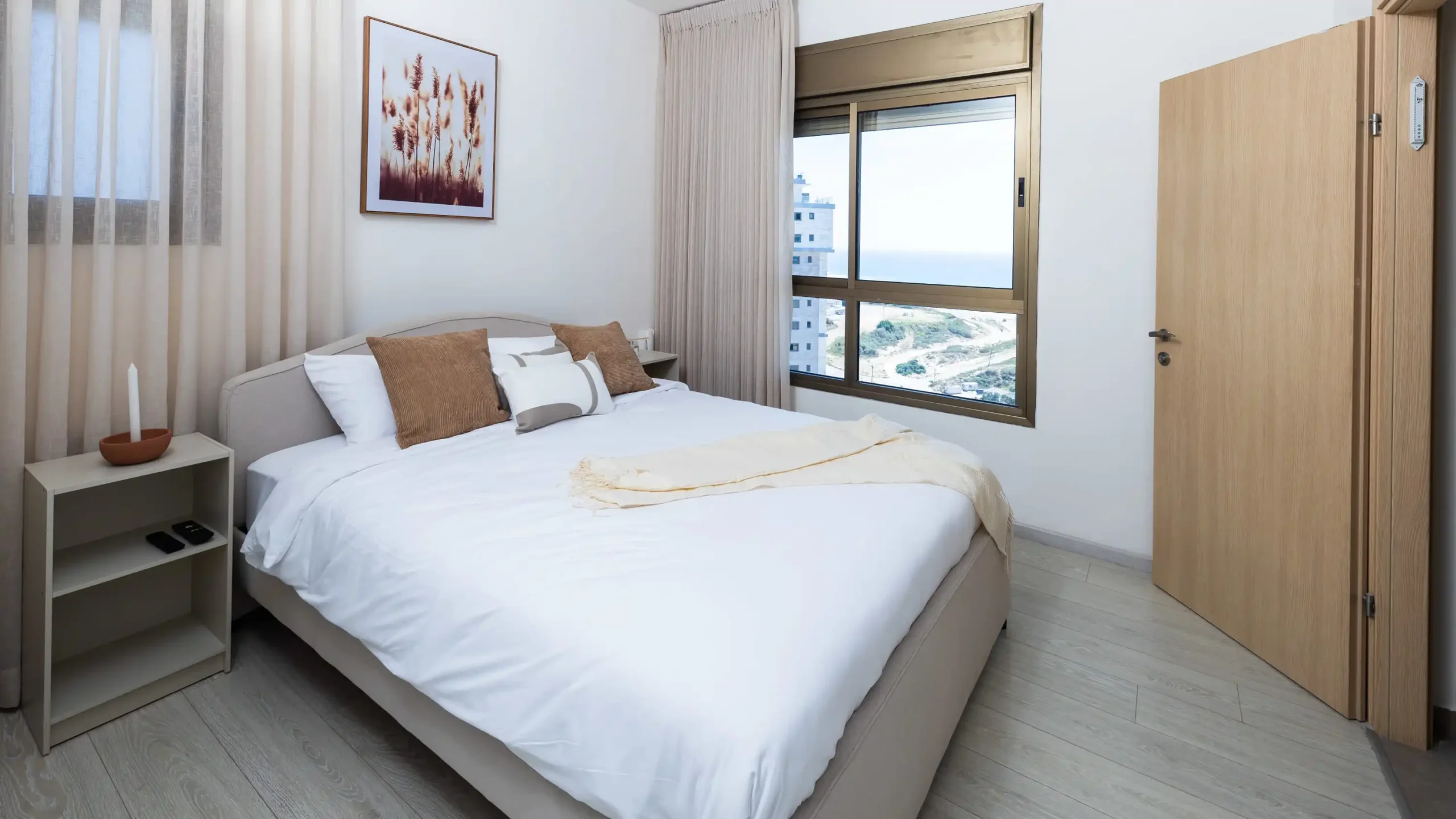 Seafront Luxury 3-Bedroom Apartment in Rishon LeTsiyon with Mamad