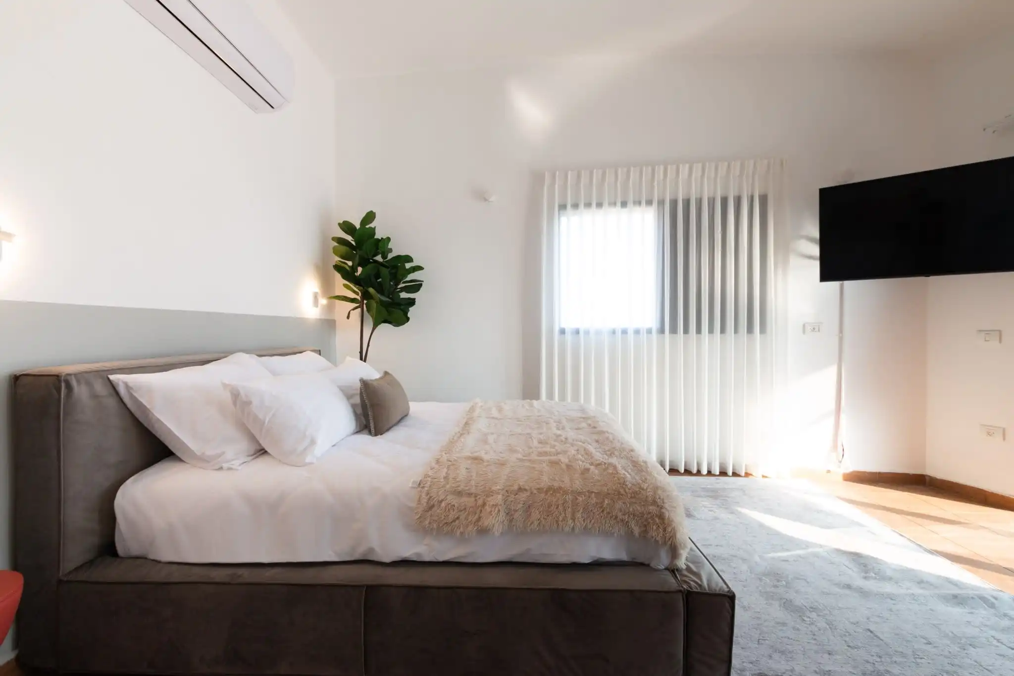 Beachside Luxury Villa in Rishon LeTsiyon with Private Jacuzzi
