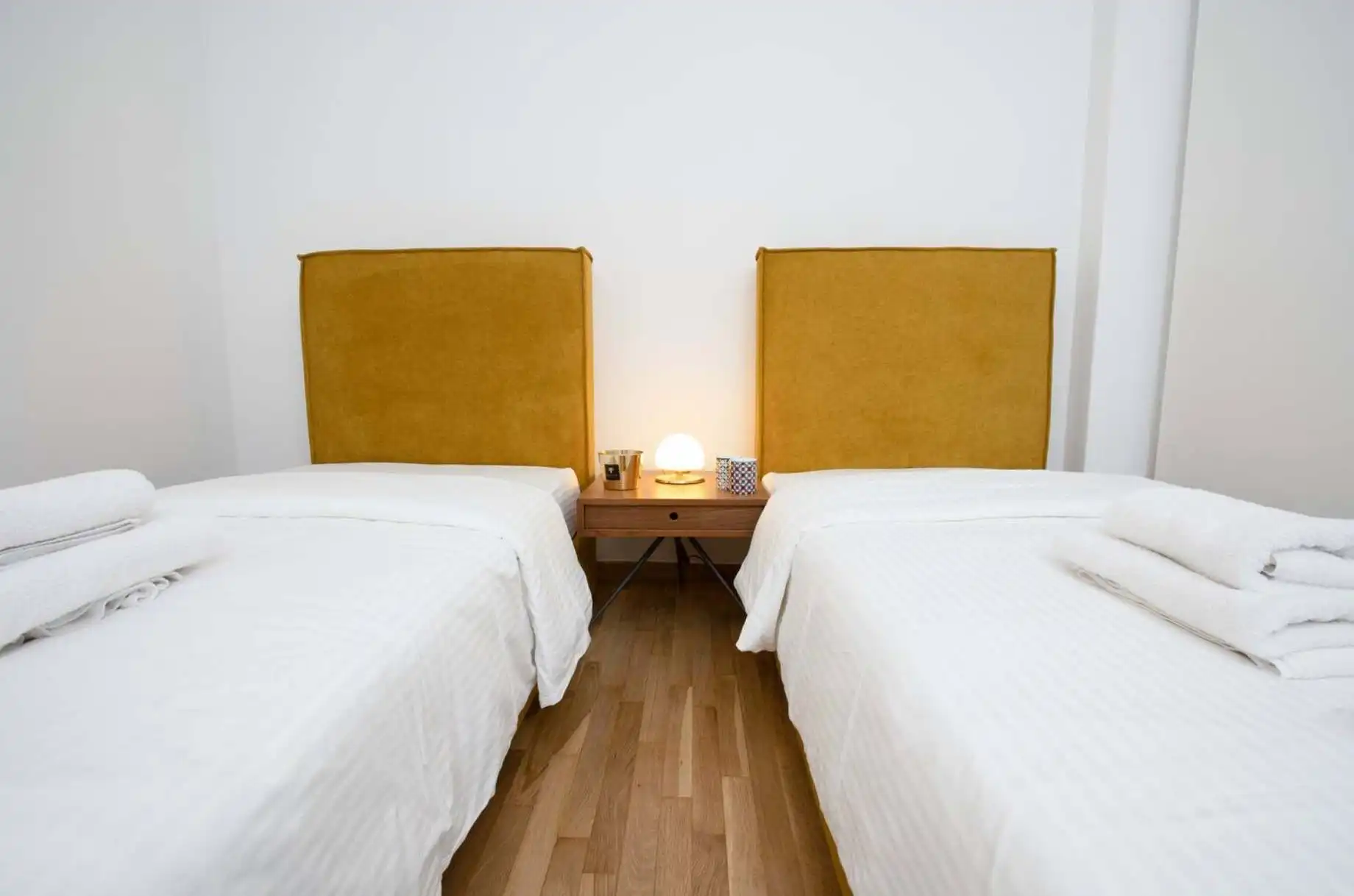 Stylish 2-Bedroom Apartment in Koukaki with Balcony and Work-Friendly Desk