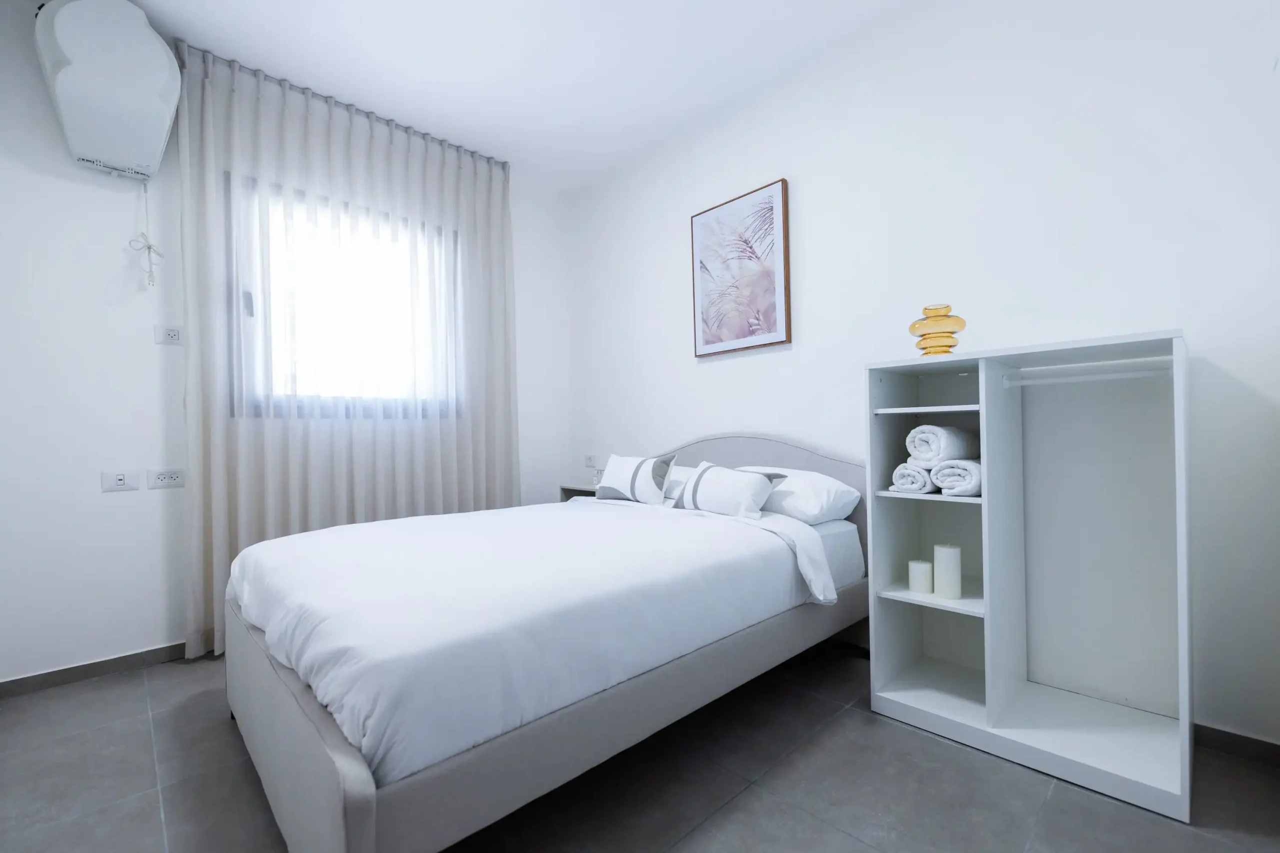 Seafront Luxury 3-Bedroom Apartment in Rishon LeTsiyon with Mamad