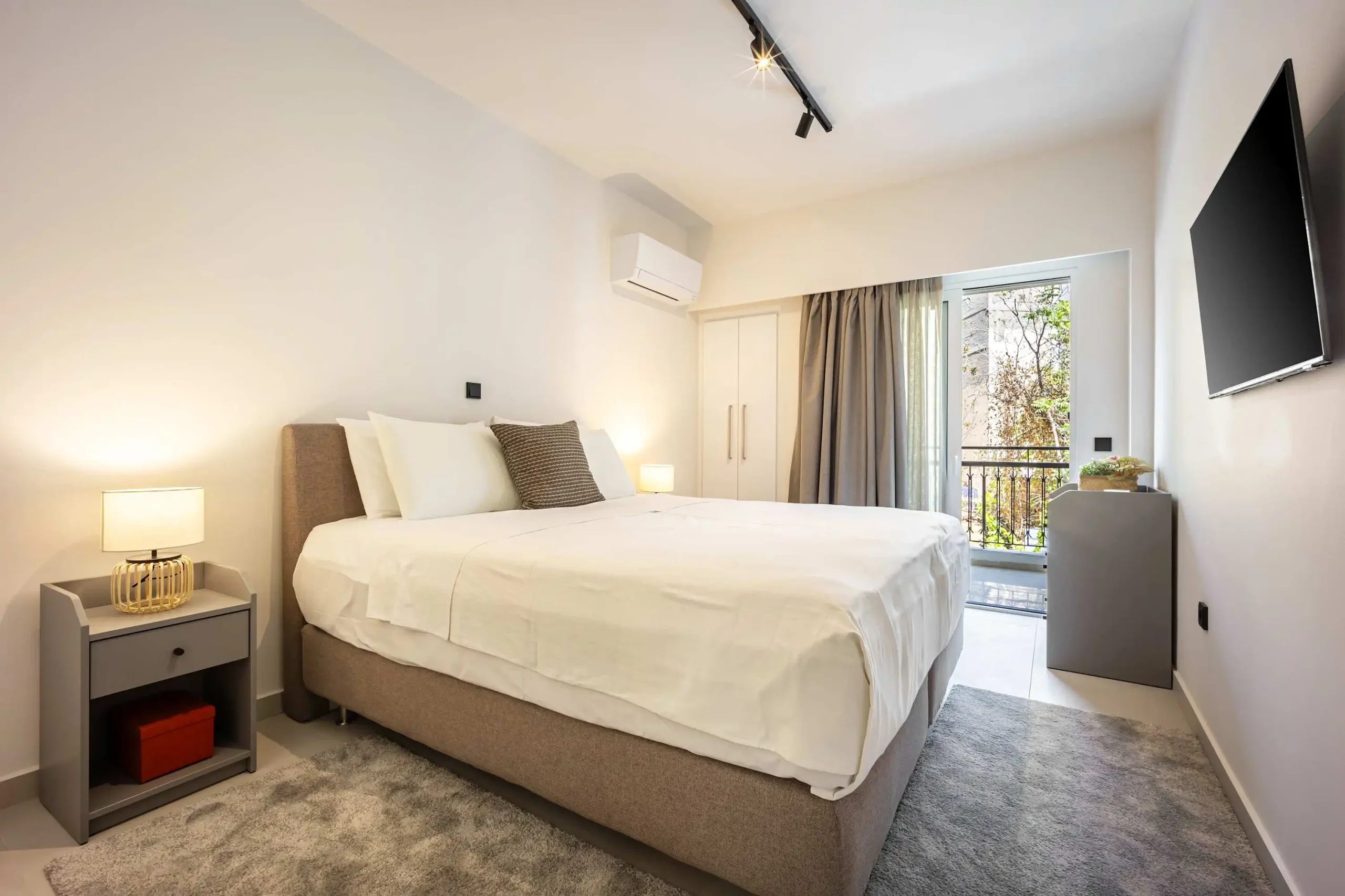 Stylish 1-Bedroom Apartment in Pangrati with Balcony and Green View