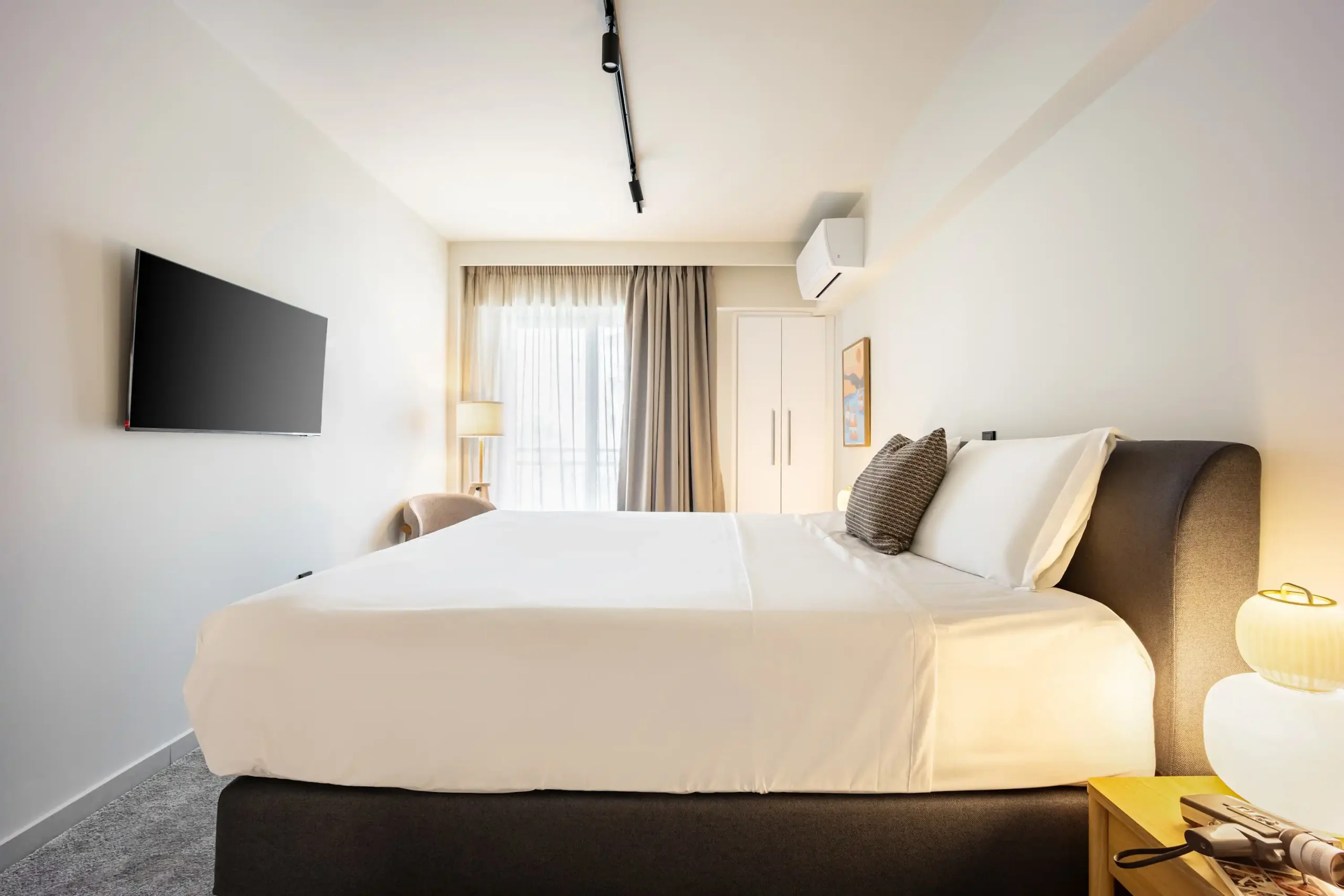 Premium 2-Bedroom Apartment in Pangrati with Balcony and King Bed