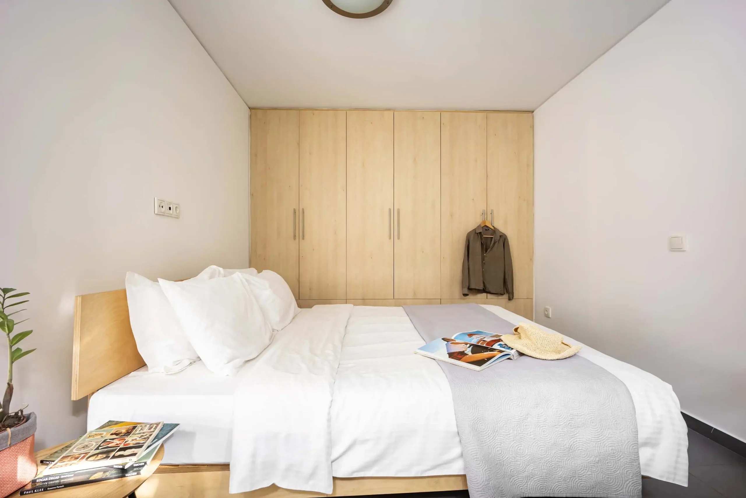 Modern and Spacious 1-Bedroom Apartment in Gazi with Private Balcony