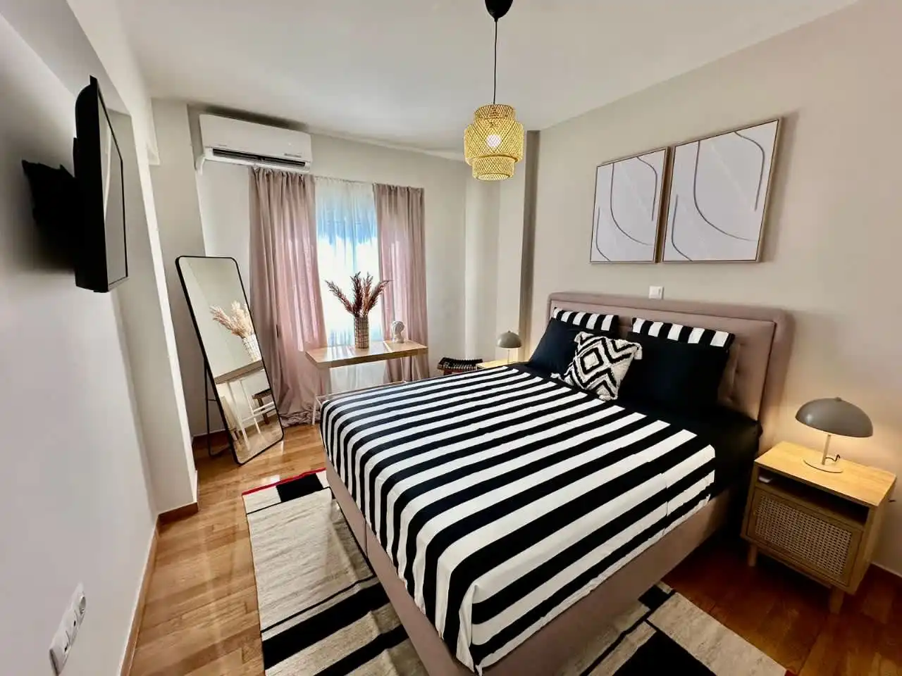 Bright 1-Bedroom Apartment in Psiri with Private Balcony and Sofa Bed