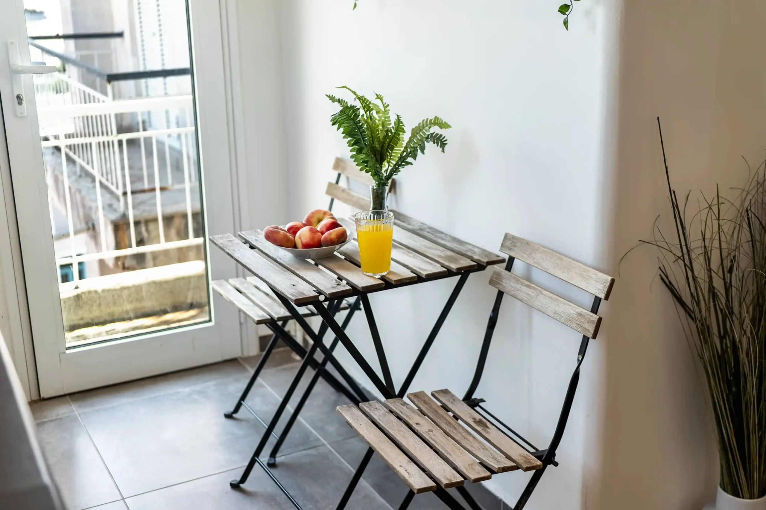 Spacious Gazi Studio with Balcony, Steps from the Acropolis