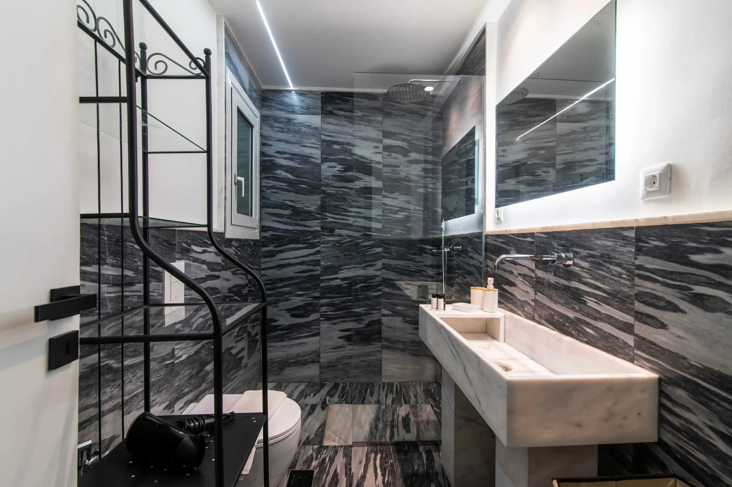 Stylish 1-Bedroom Apartment in Kolonaki with Dedicated Workspace