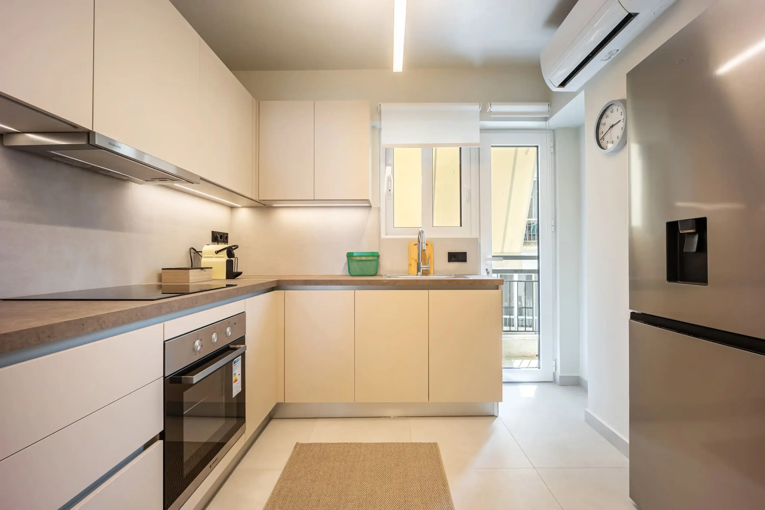 Premium 2-Bedroom Apartment in Pangrati with Balcony and King Bed