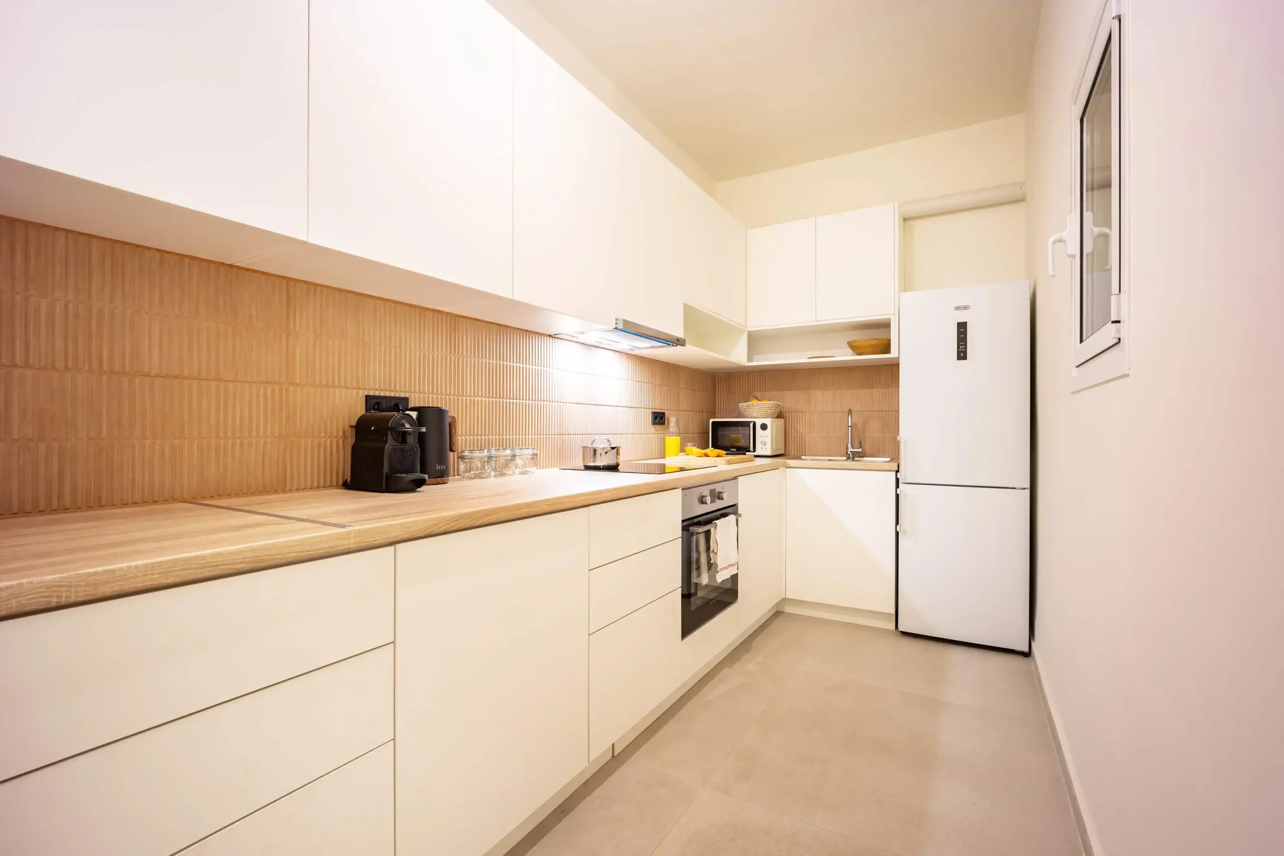 Spacious 2-Bedroom Apartment in Koukaki with Balcony, Near the Acropolis
