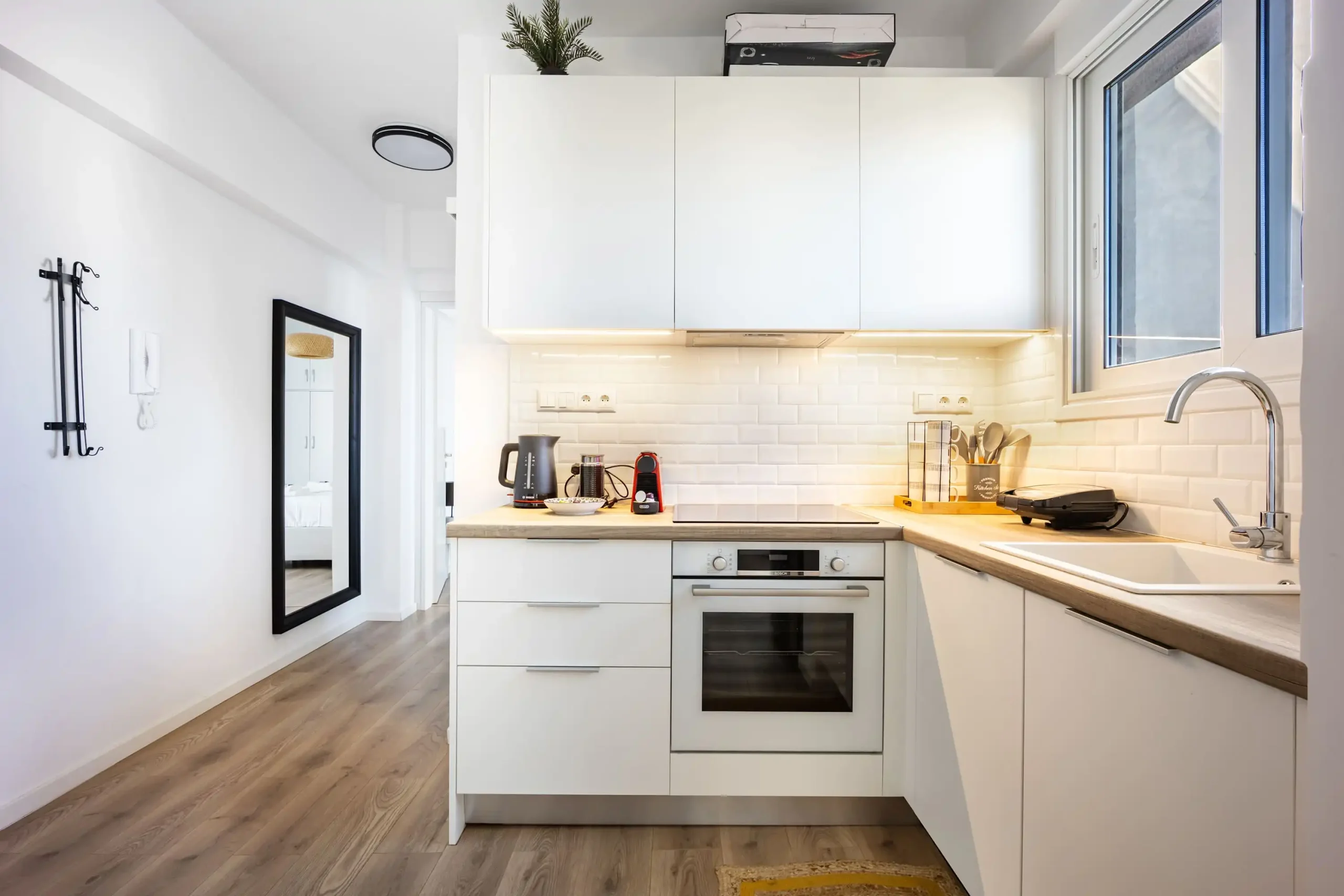 Bright and Stylish 2-Bedroom Apartment with Acropolis View Balcony