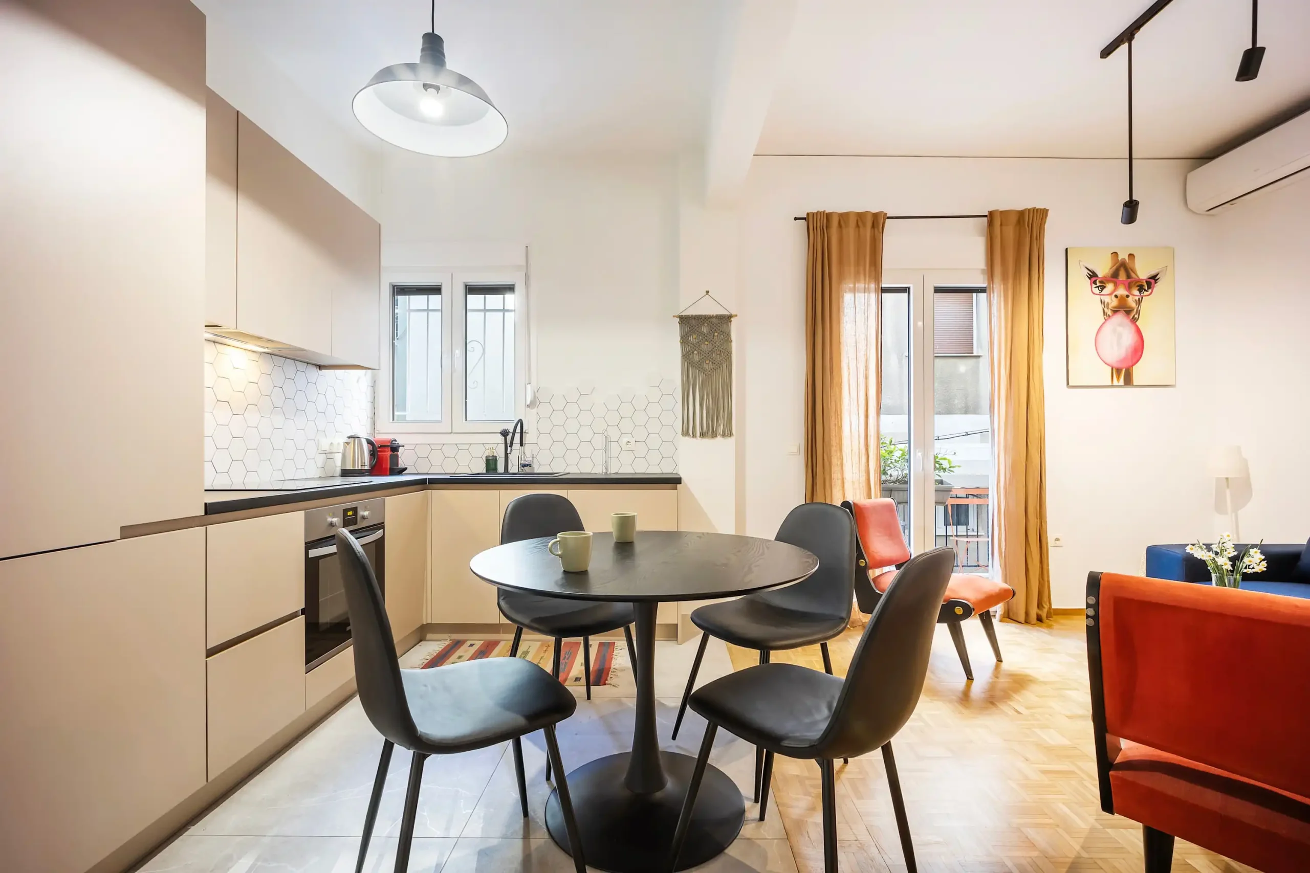 Stylish Apartment in Thissio with Dedicated Workspace