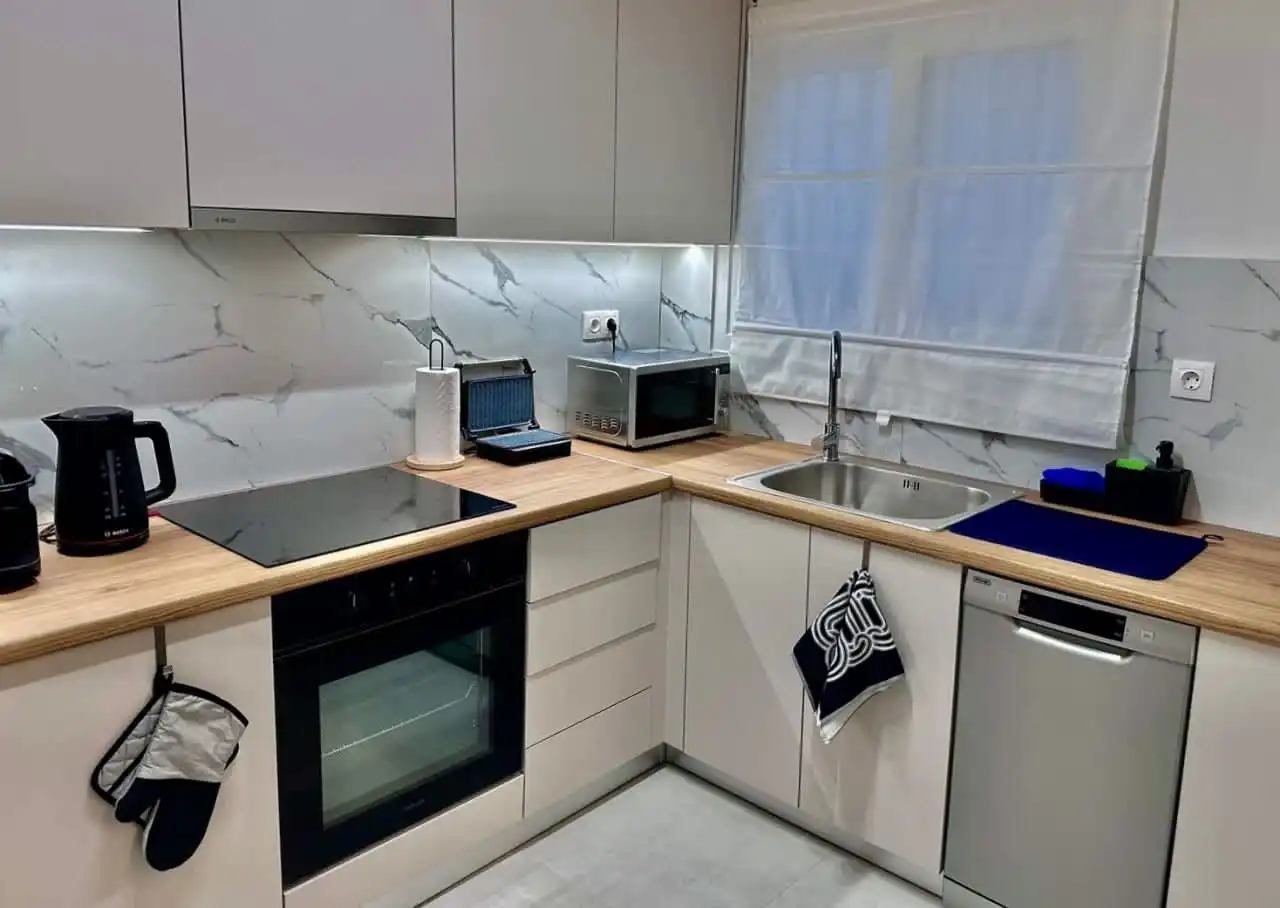 Bright 1-Bedroom Apartment in Psiri with Private Balcony and Sofa Bed