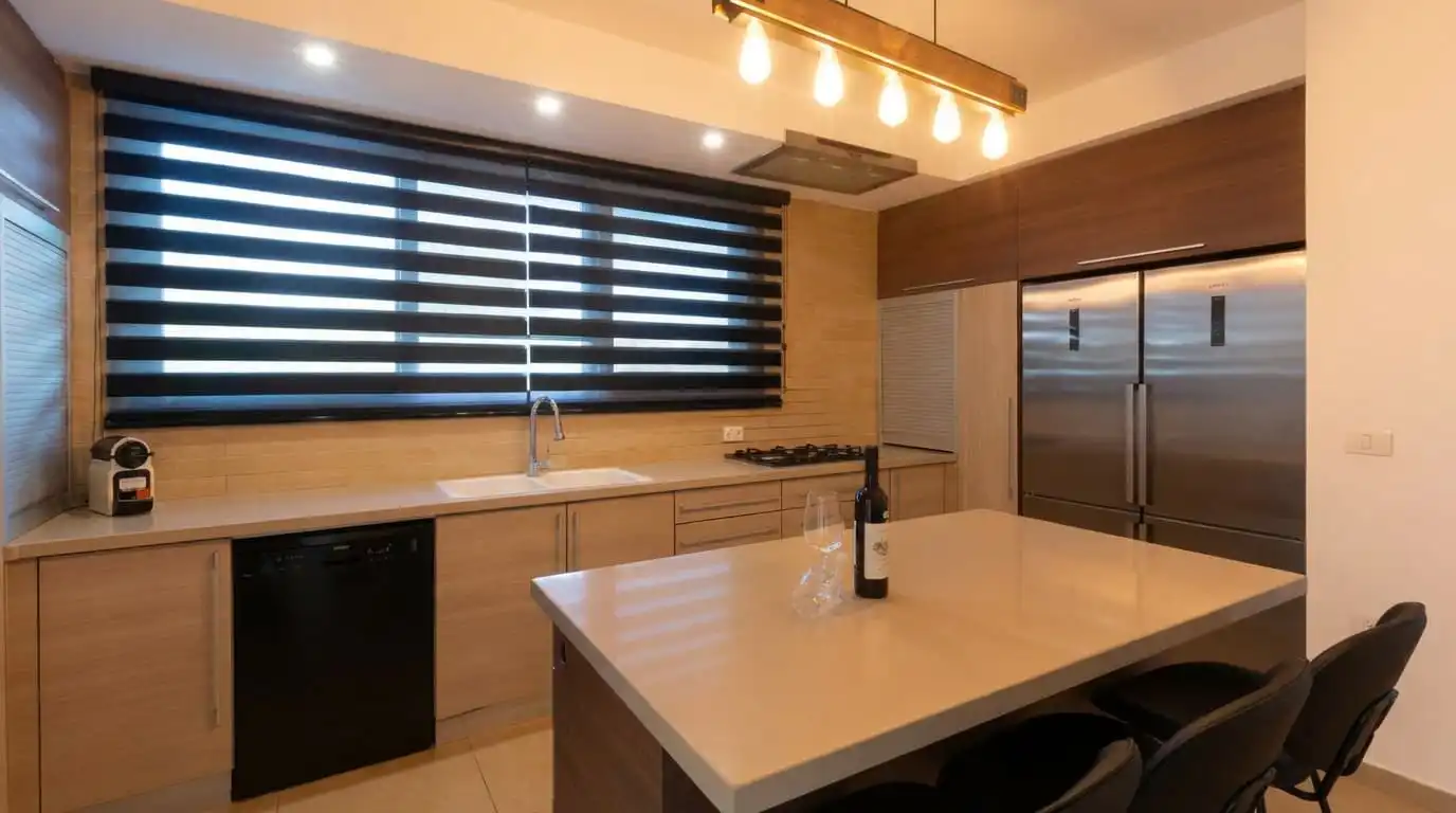 Beachside Luxury Villa in Rishon LeTsiyon with Private Jacuzzi