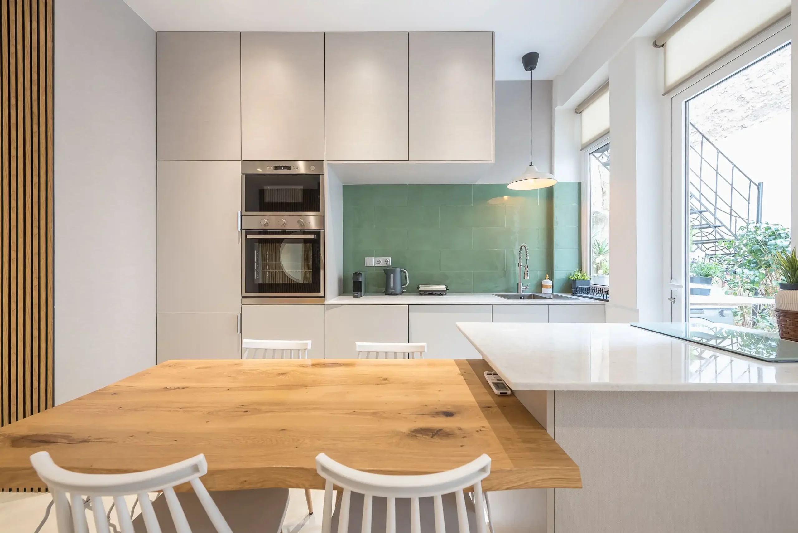 Modern 1-Bedroom Apartment in Exarchia with Green-View Balcony and Sofa Bed
