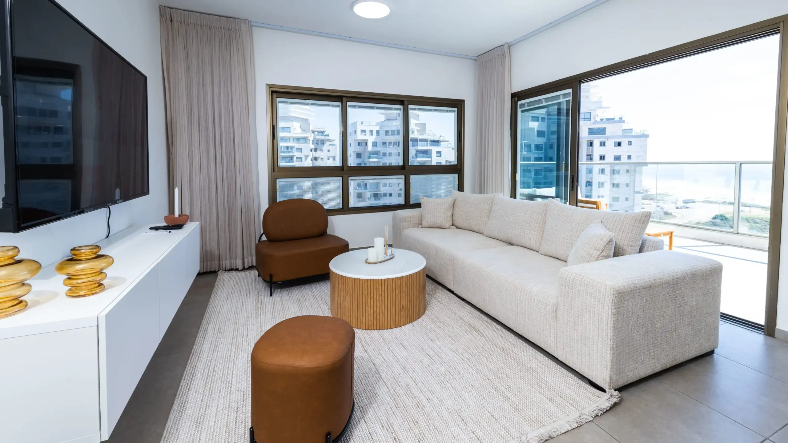 Seafront Luxury 3-Bedroom Apartment in Rishon LeTsiyon with Mamad