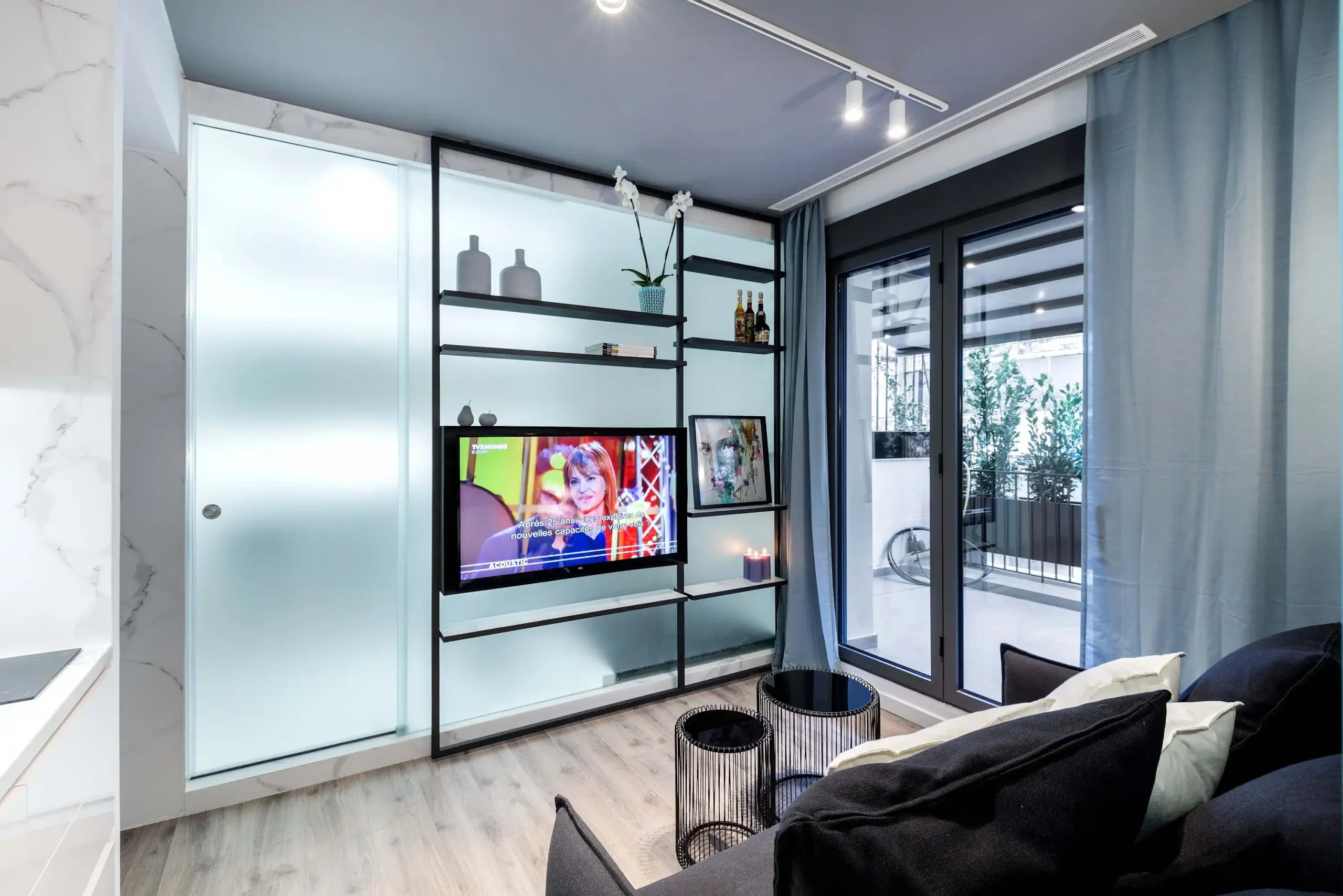 Modern 1-Bedroom Apartment in Prime Syntagma with Spacious Balcony