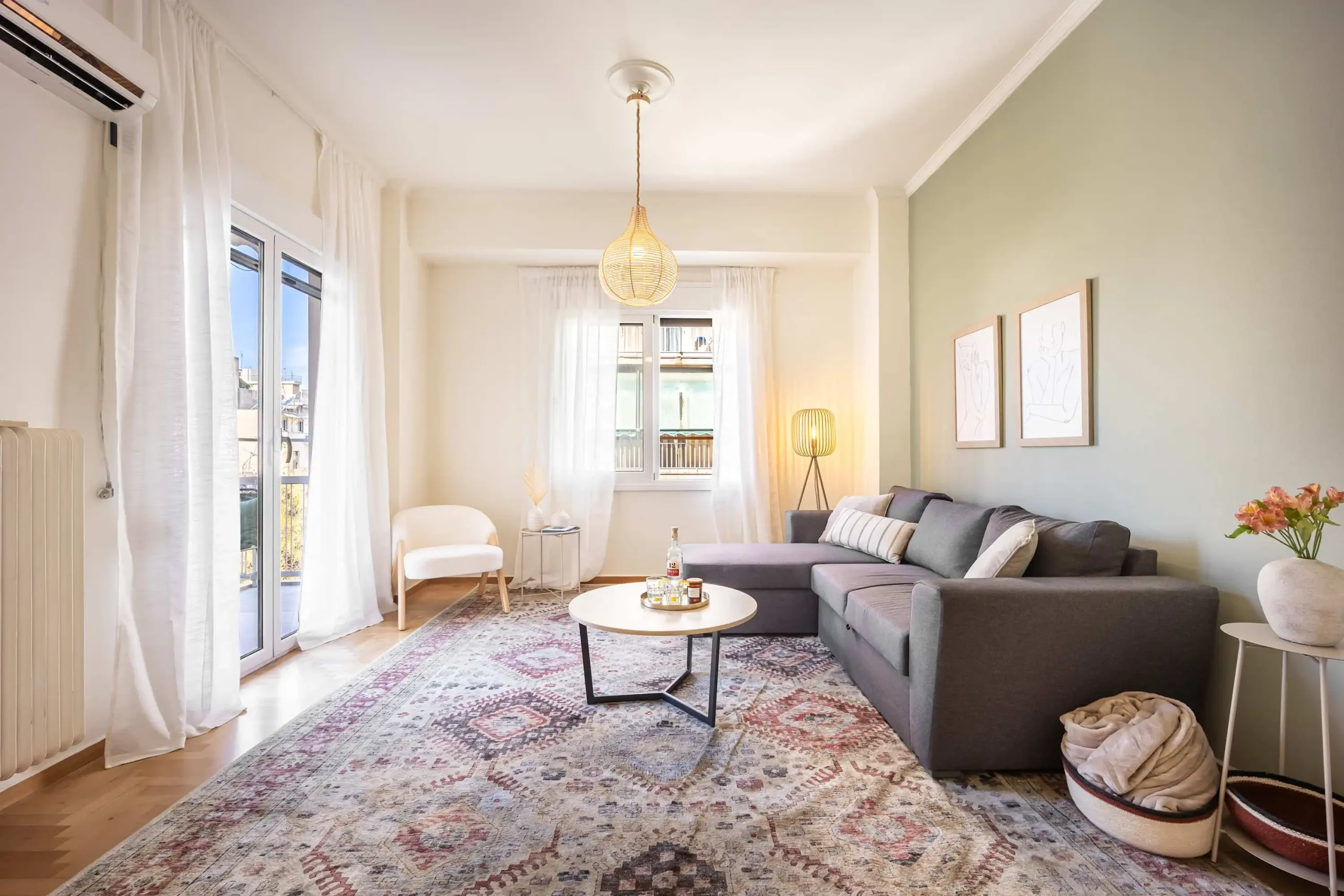 Spacious 2-Bedroom Apartment in Koukaki with Balcony, Near the Acropolis