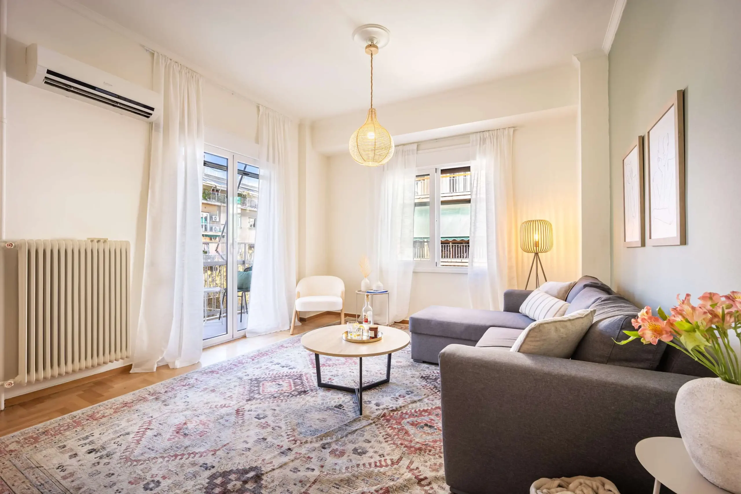 Spacious 2-Bedroom Apartment in Koukaki with Balcony, Near the Acropolis
