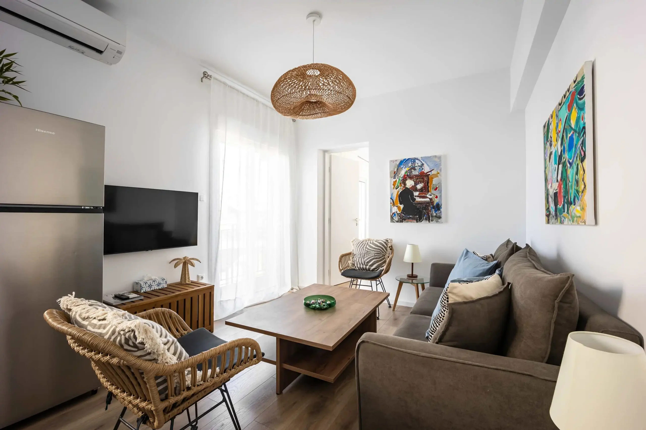 Bright and Stylish 2-Bedroom Apartment with Acropolis View Balcony