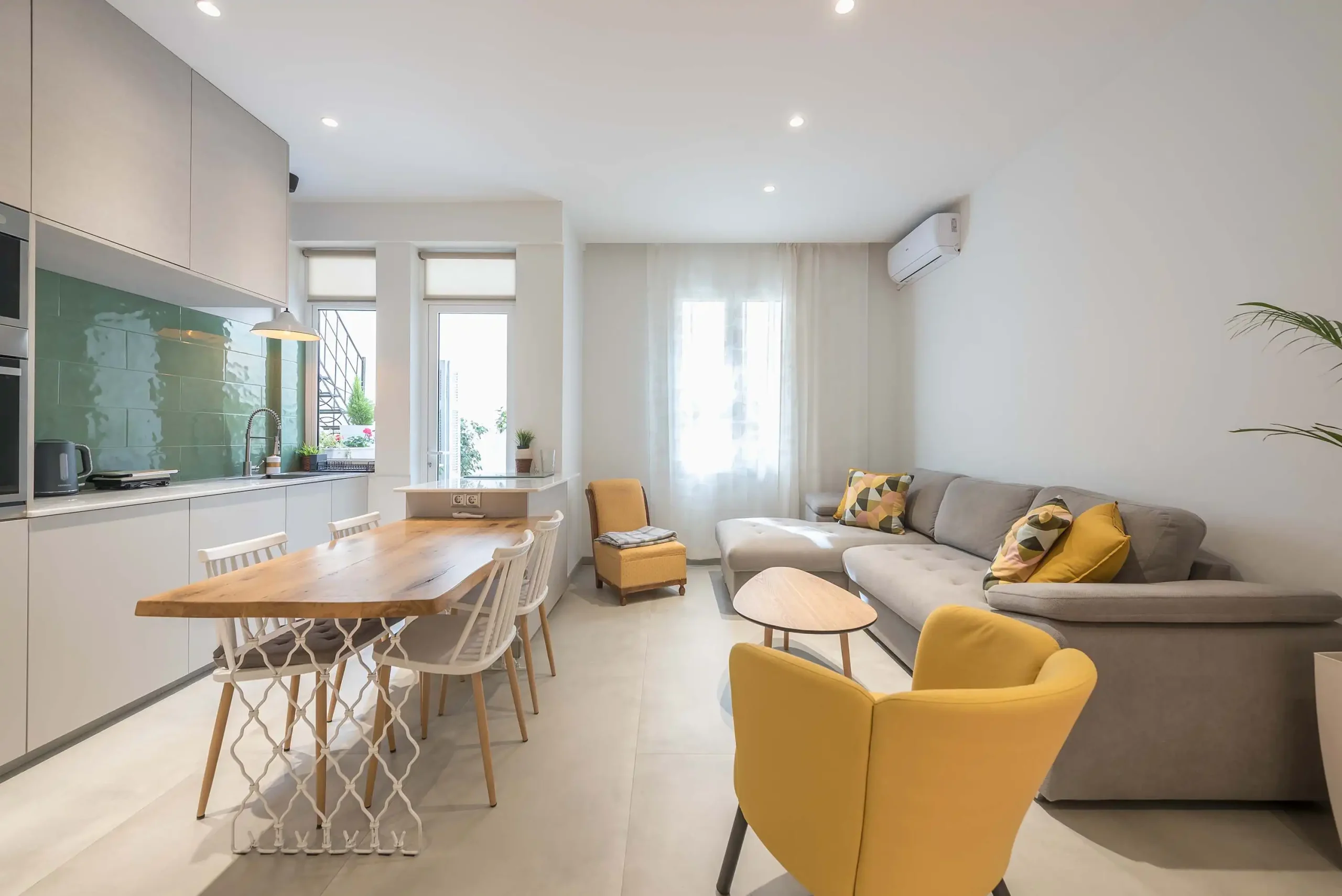 Modern 1-Bedroom Apartment in Exarchia with Green-View Balcony and Sofa Bed