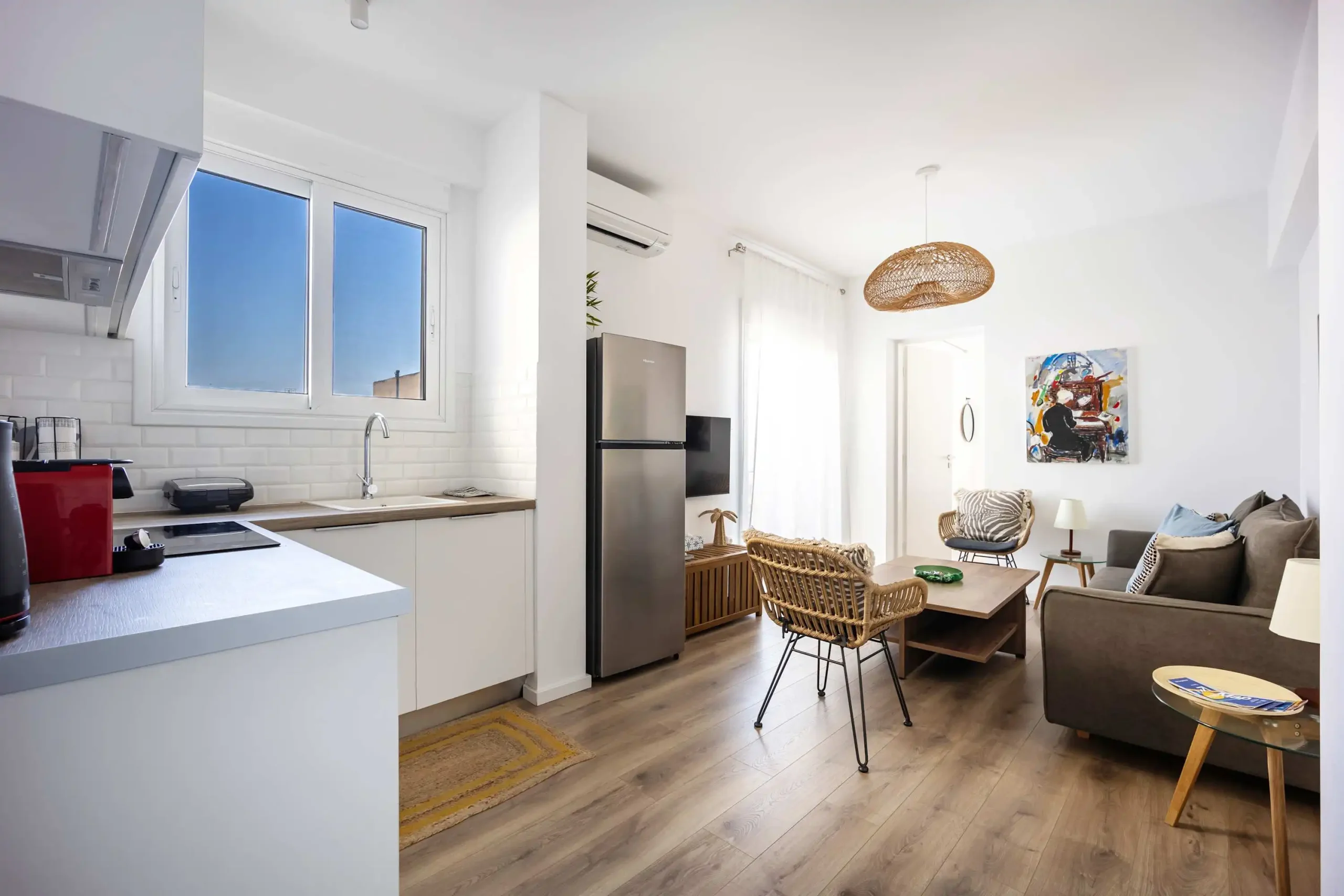 Bright and Stylish 2-Bedroom Apartment with Acropolis View Balcony