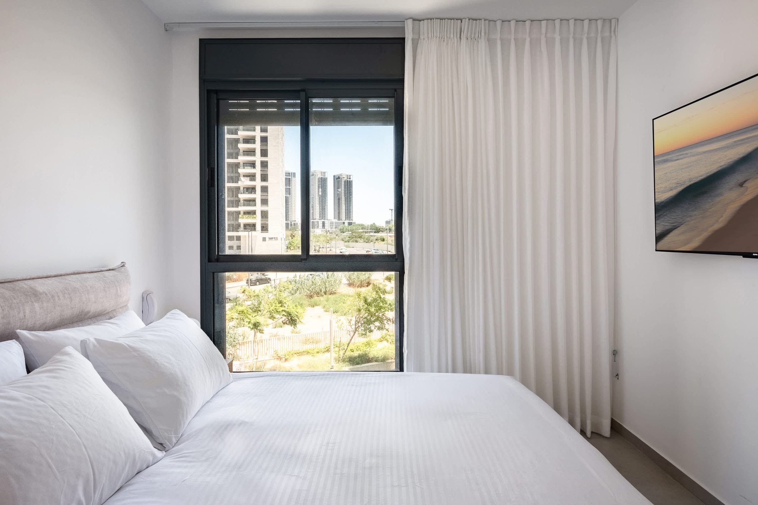 Luxury 4BR Apartment with Private Balcony, City Views & Mamad in Bat Yam