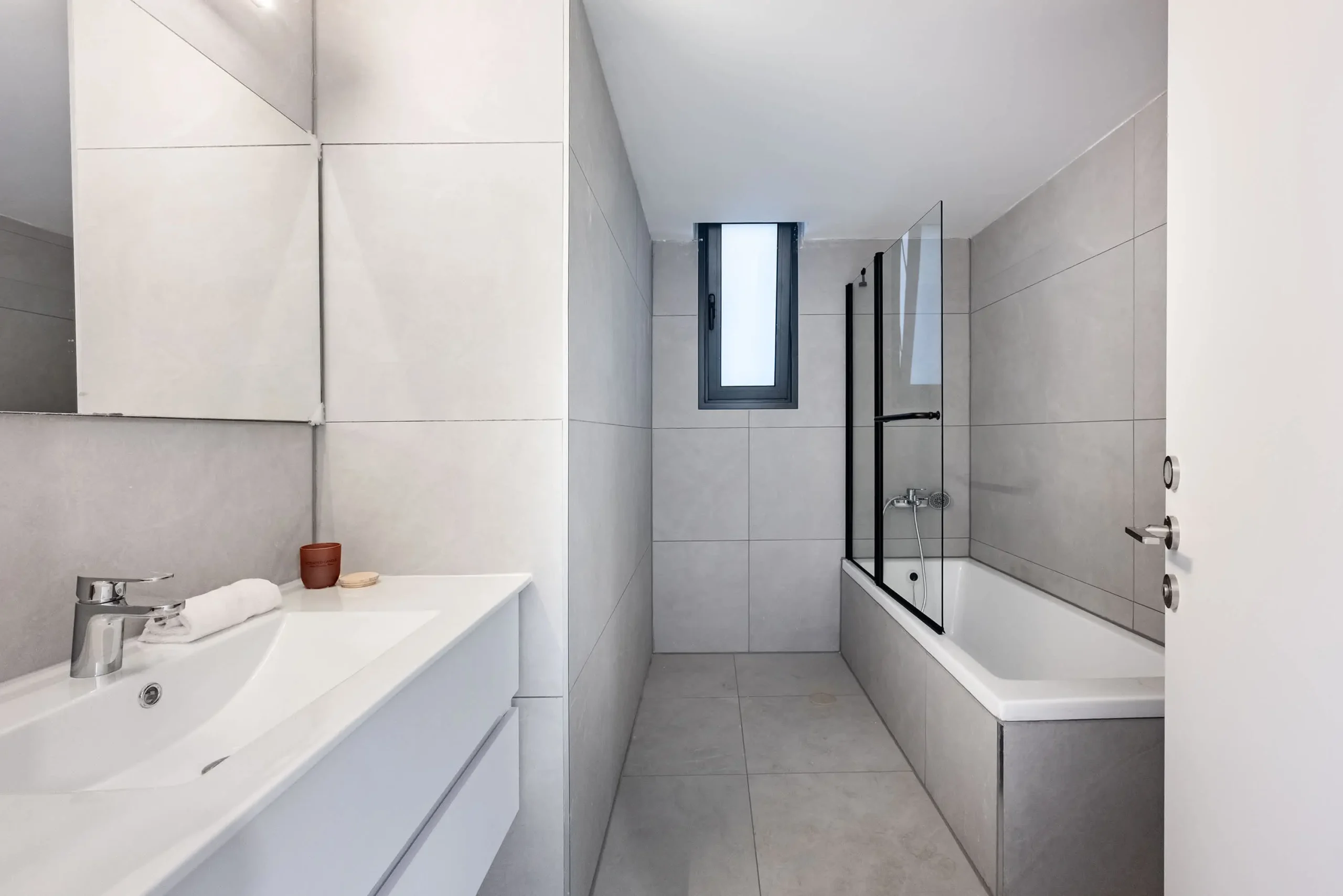 Luxury 4BR Apartment with Private Balcony, City Views & Mamad in Bat Yam